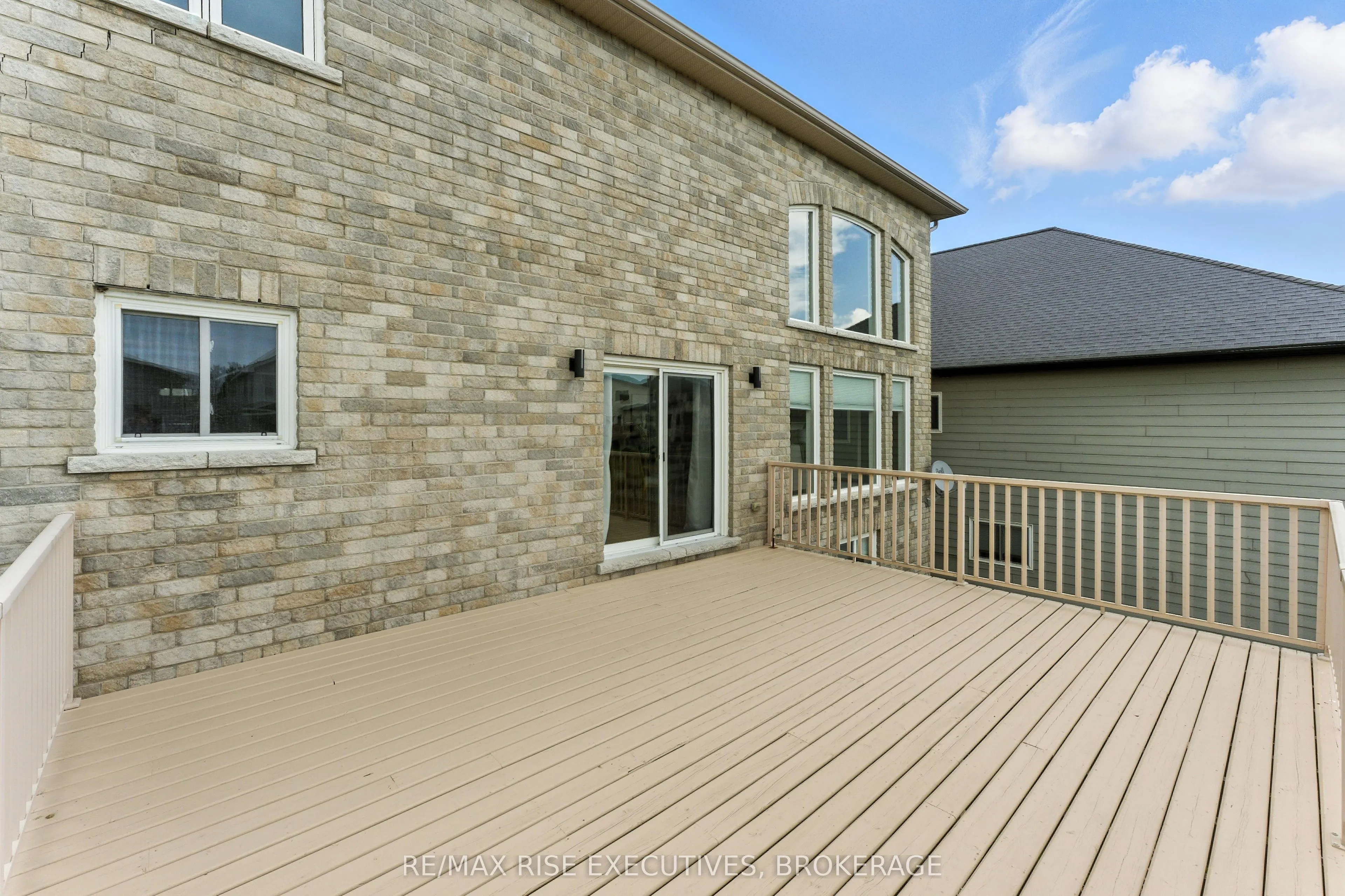 734 Kananaskis Drive