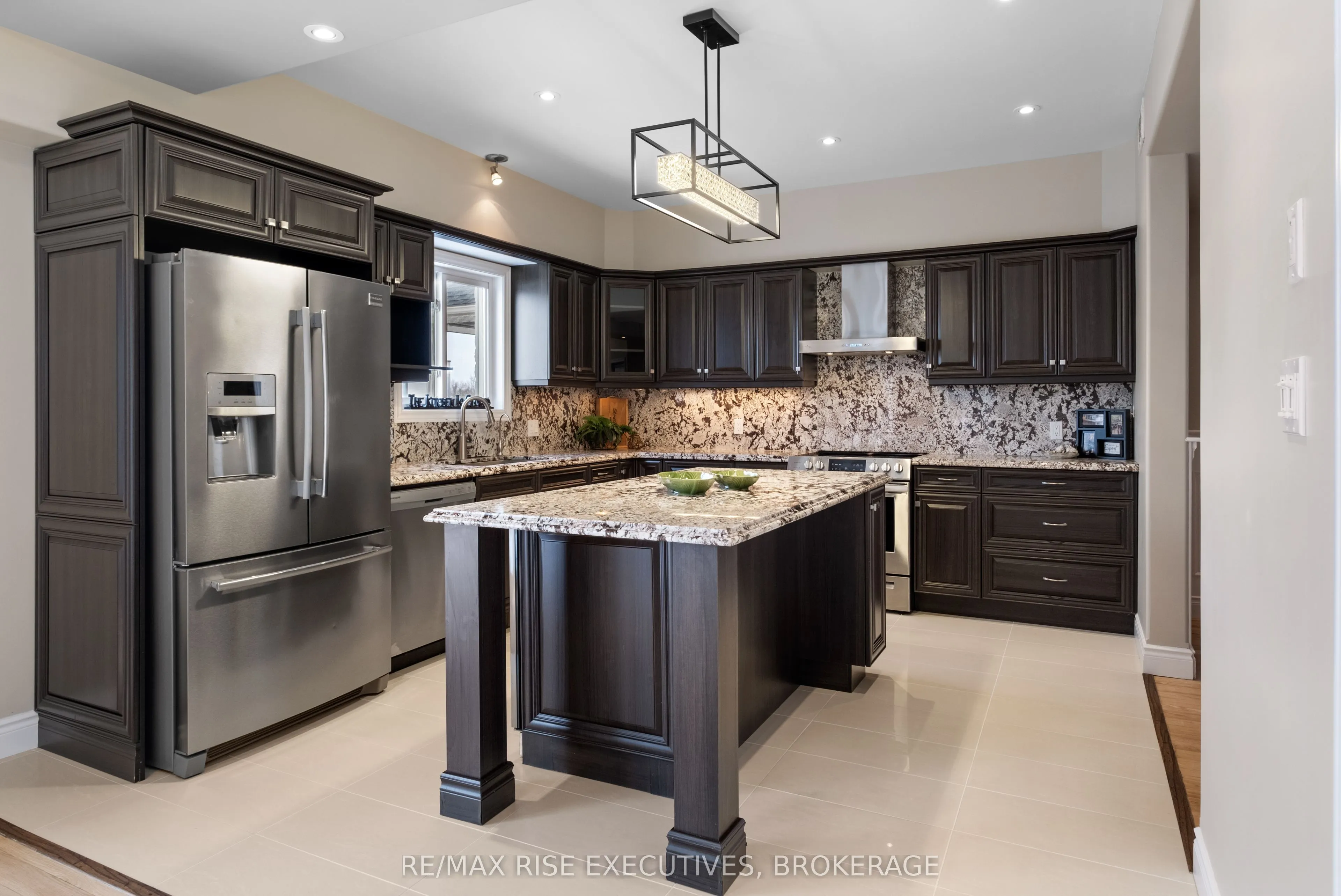 734 Kananaskis Drive