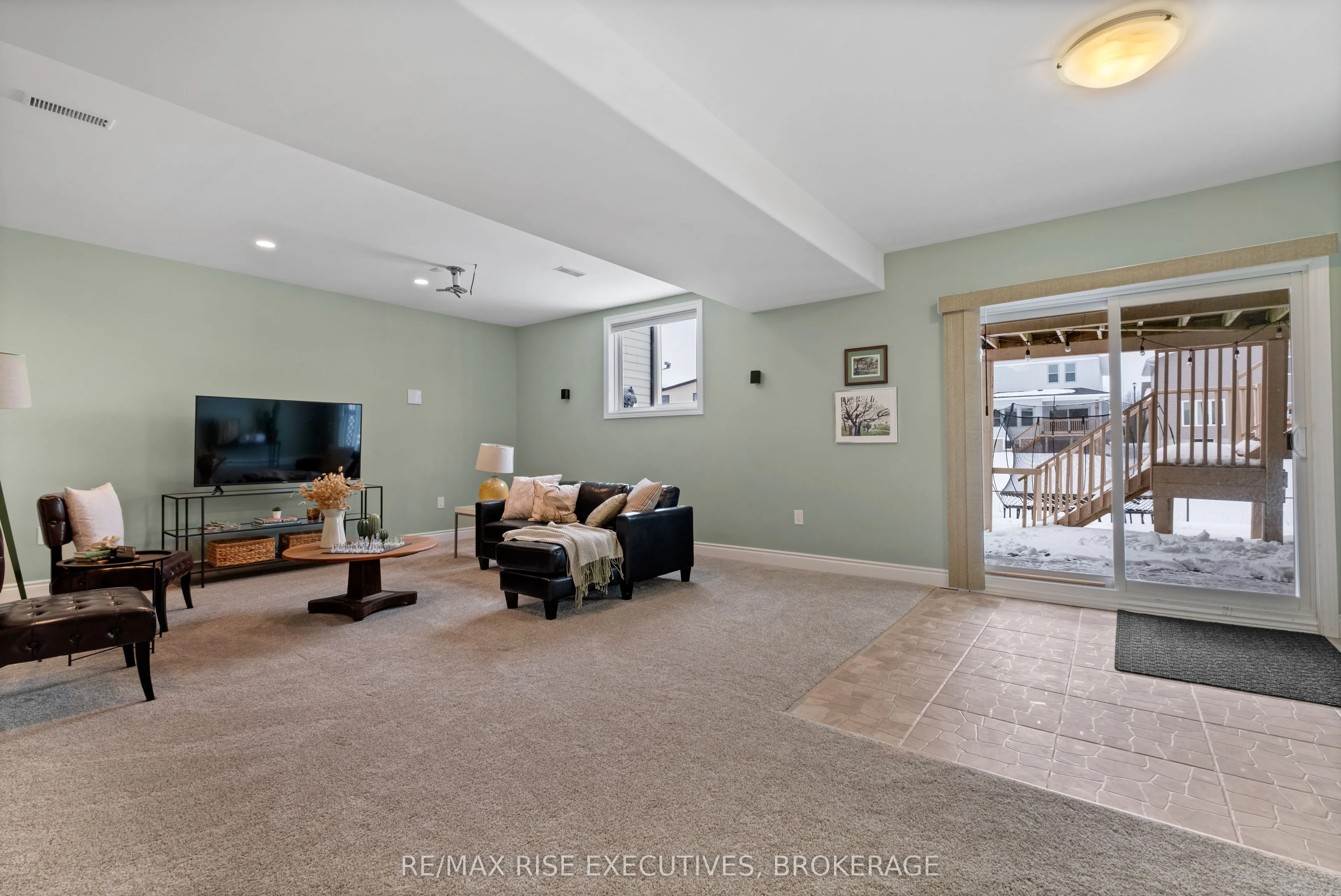 734 Kananaskis Drive
