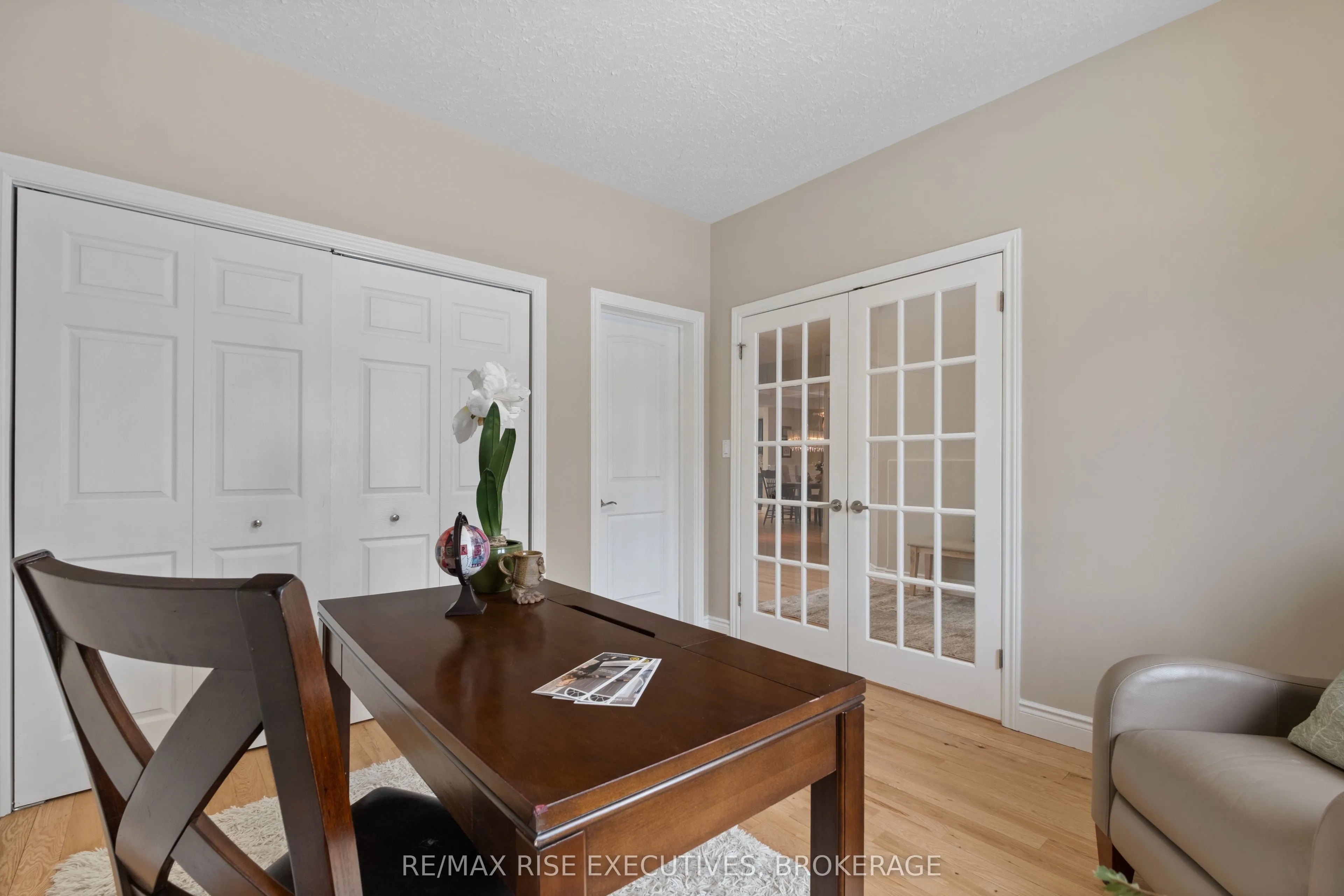 734 Kananaskis Drive