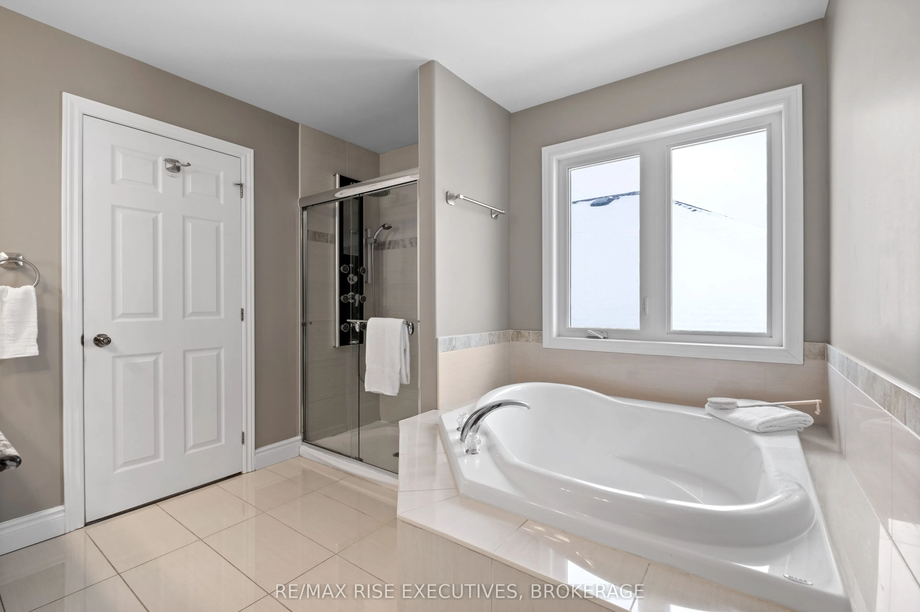 734 Kananaskis Drive
