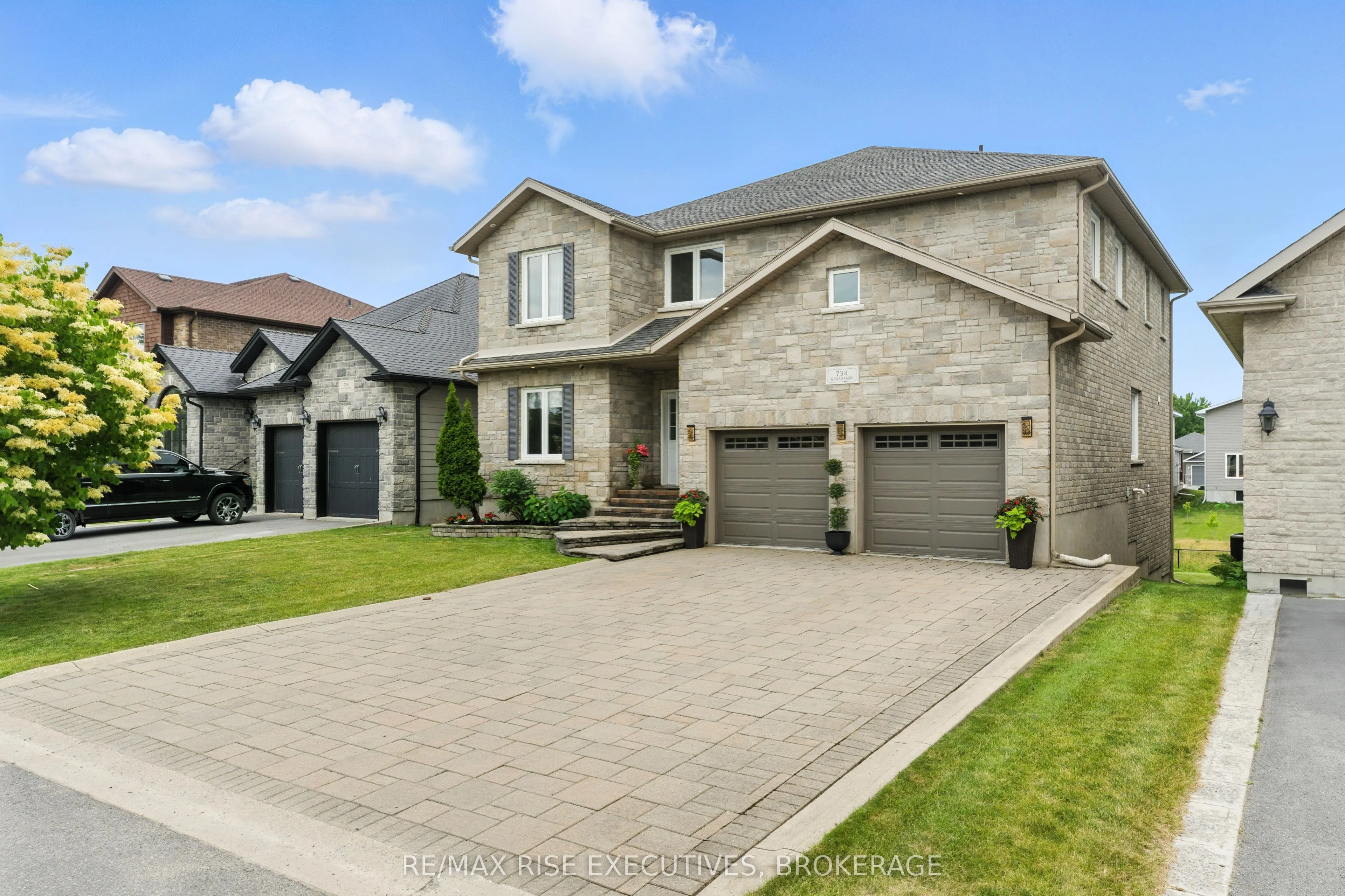 734 Kananaskis Drive