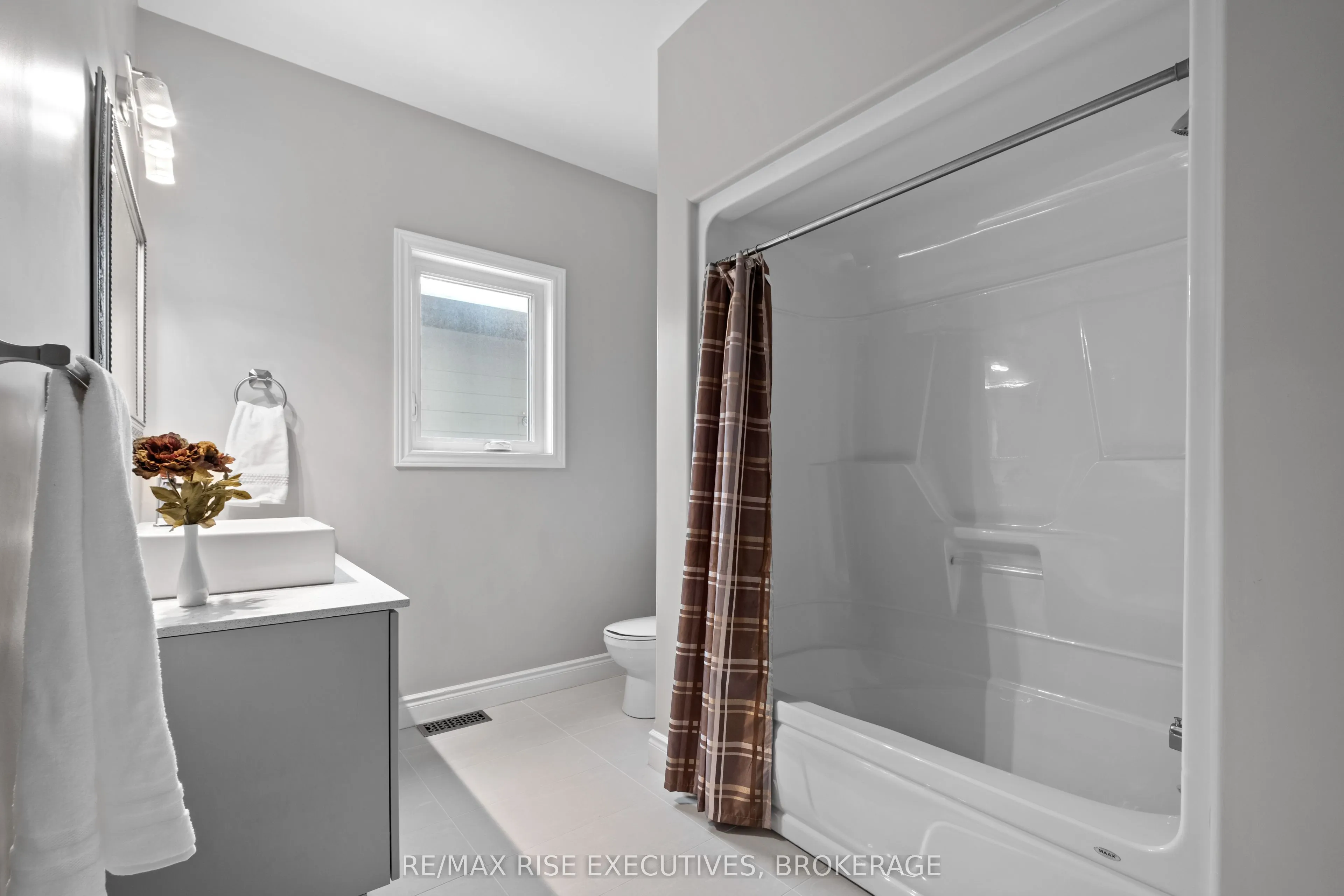 734 Kananaskis Drive