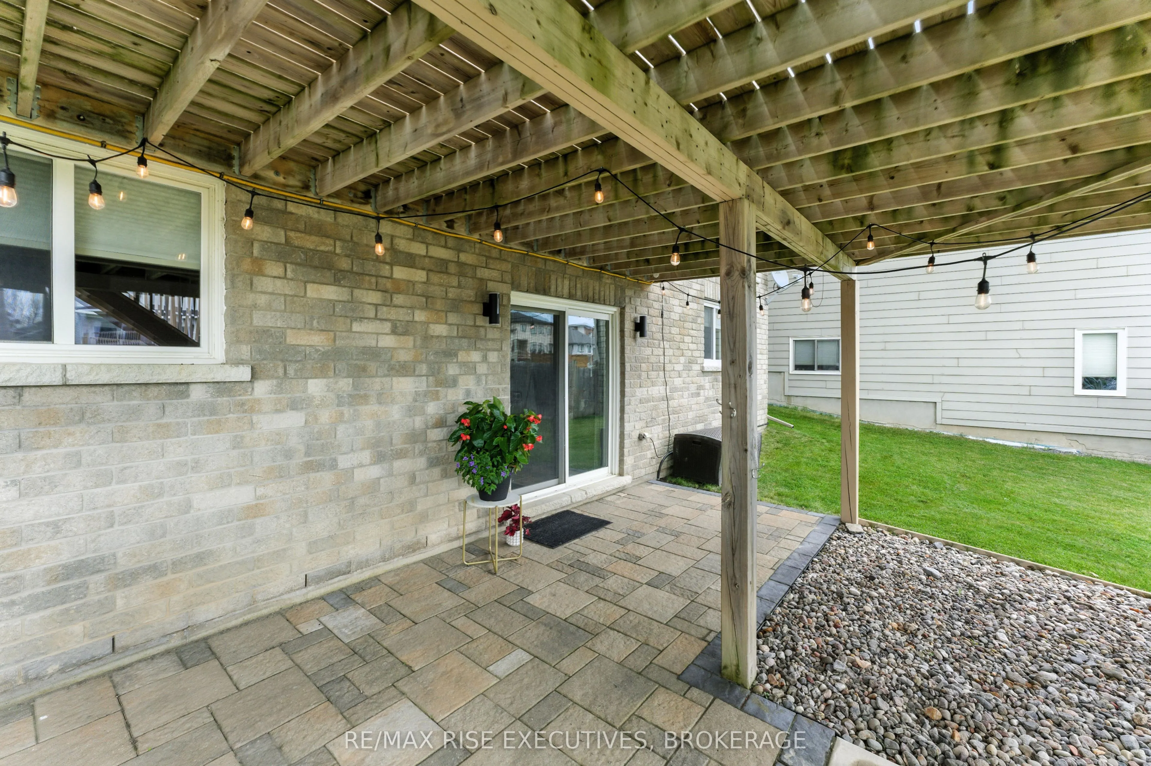 734 Kananaskis Drive