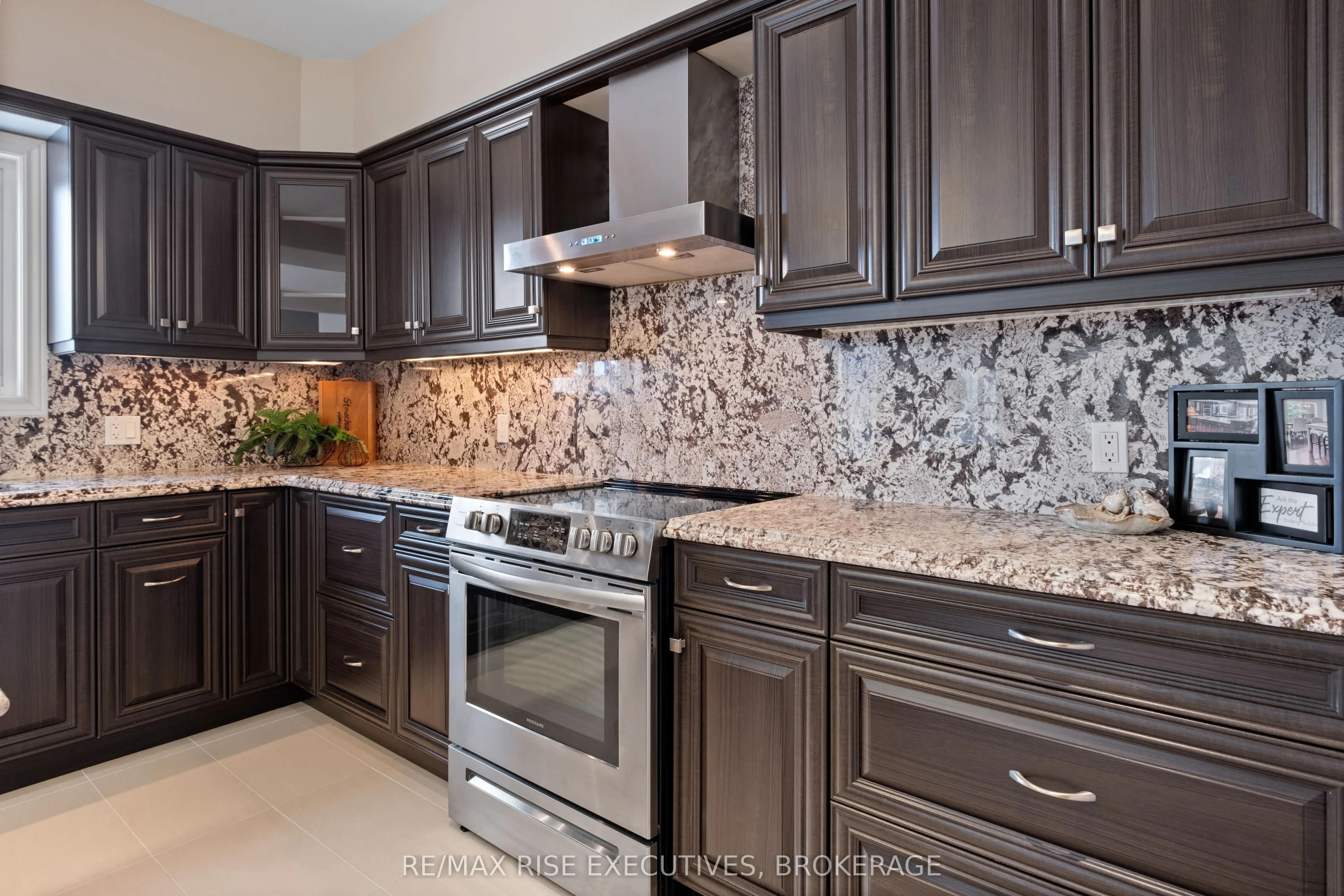 734 Kananaskis Drive