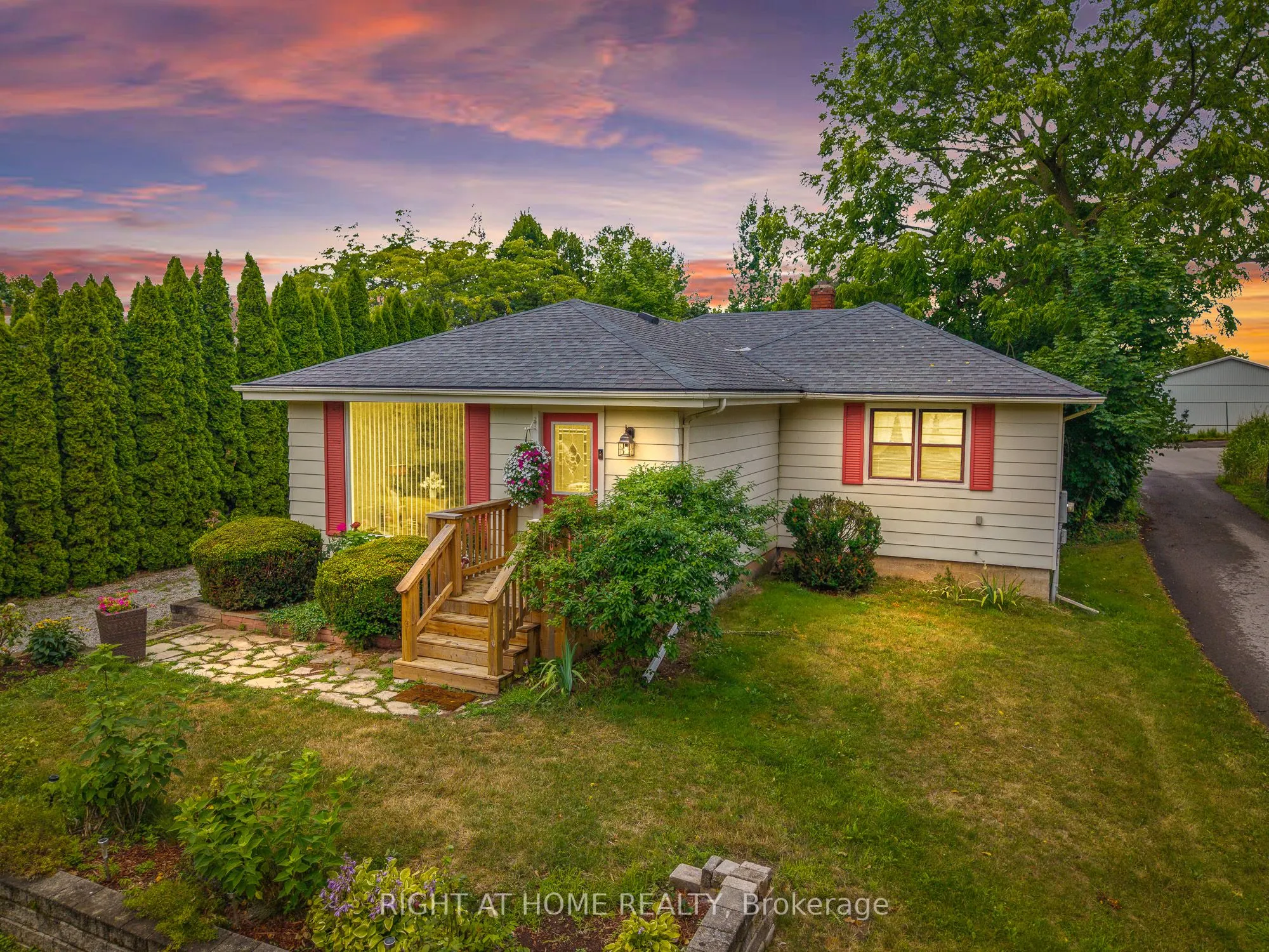 15756 Niagara Parkway