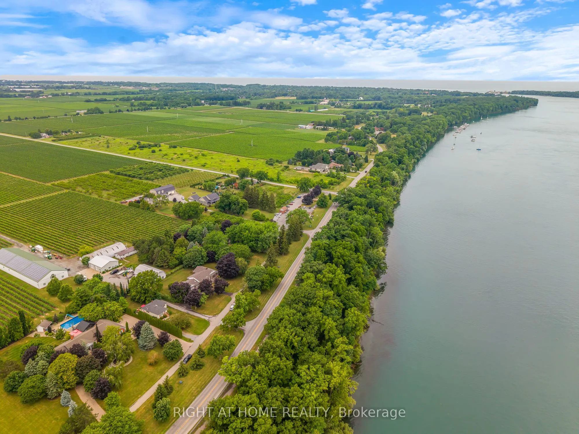 15756 Niagara Parkway