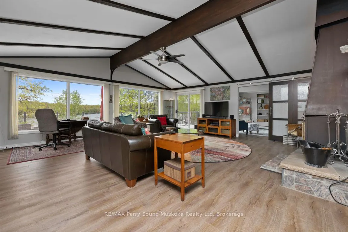 28 Lakeside Drive