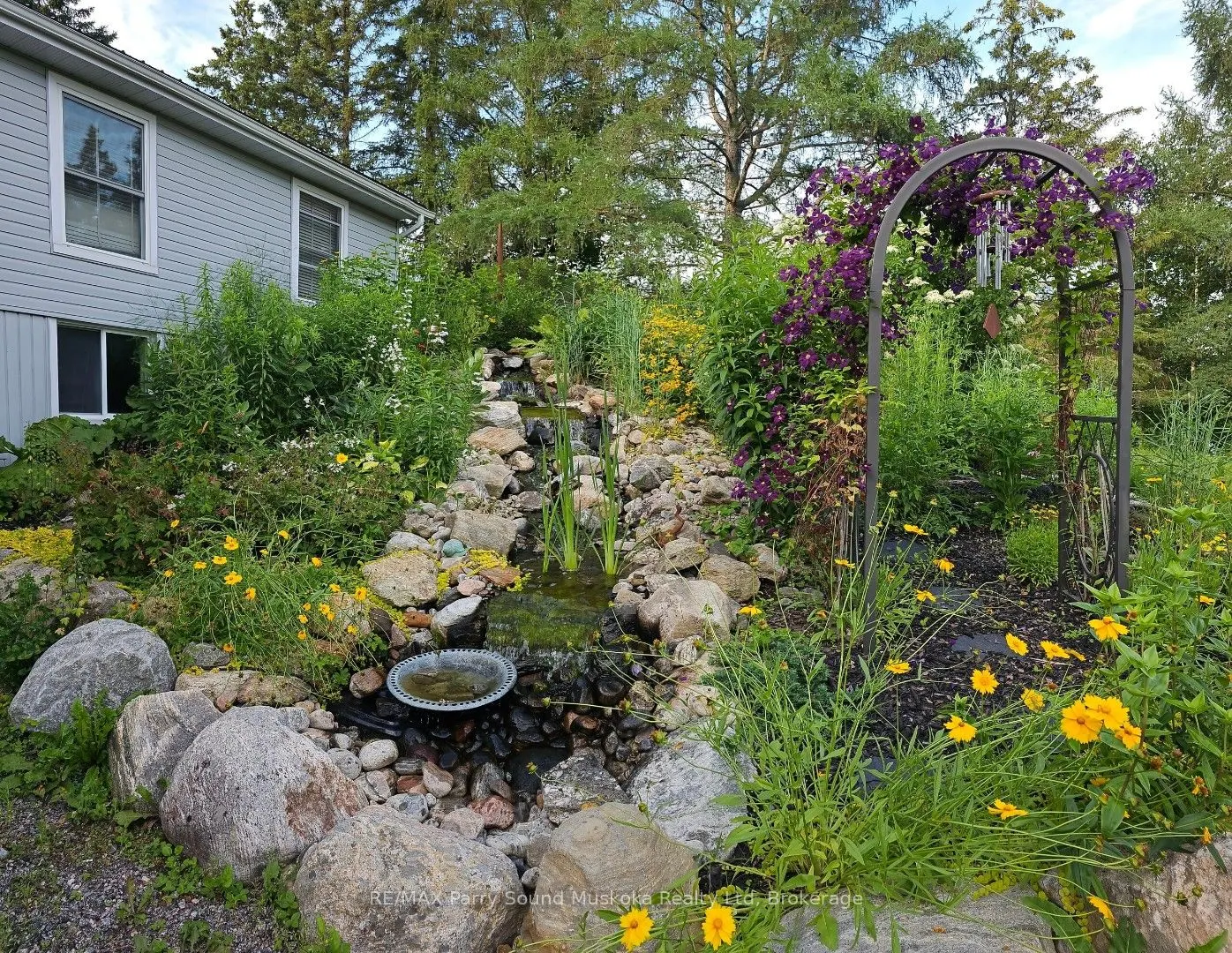 28 Lakeside Drive