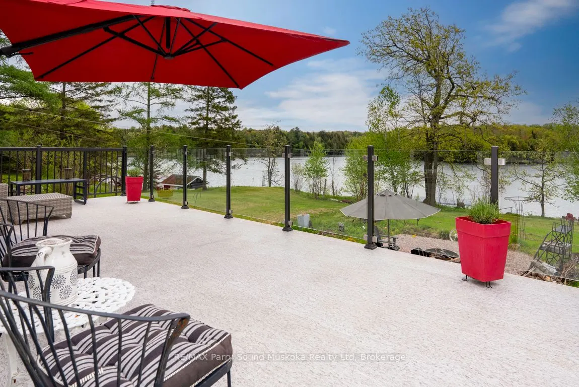 28 Lakeside Drive
