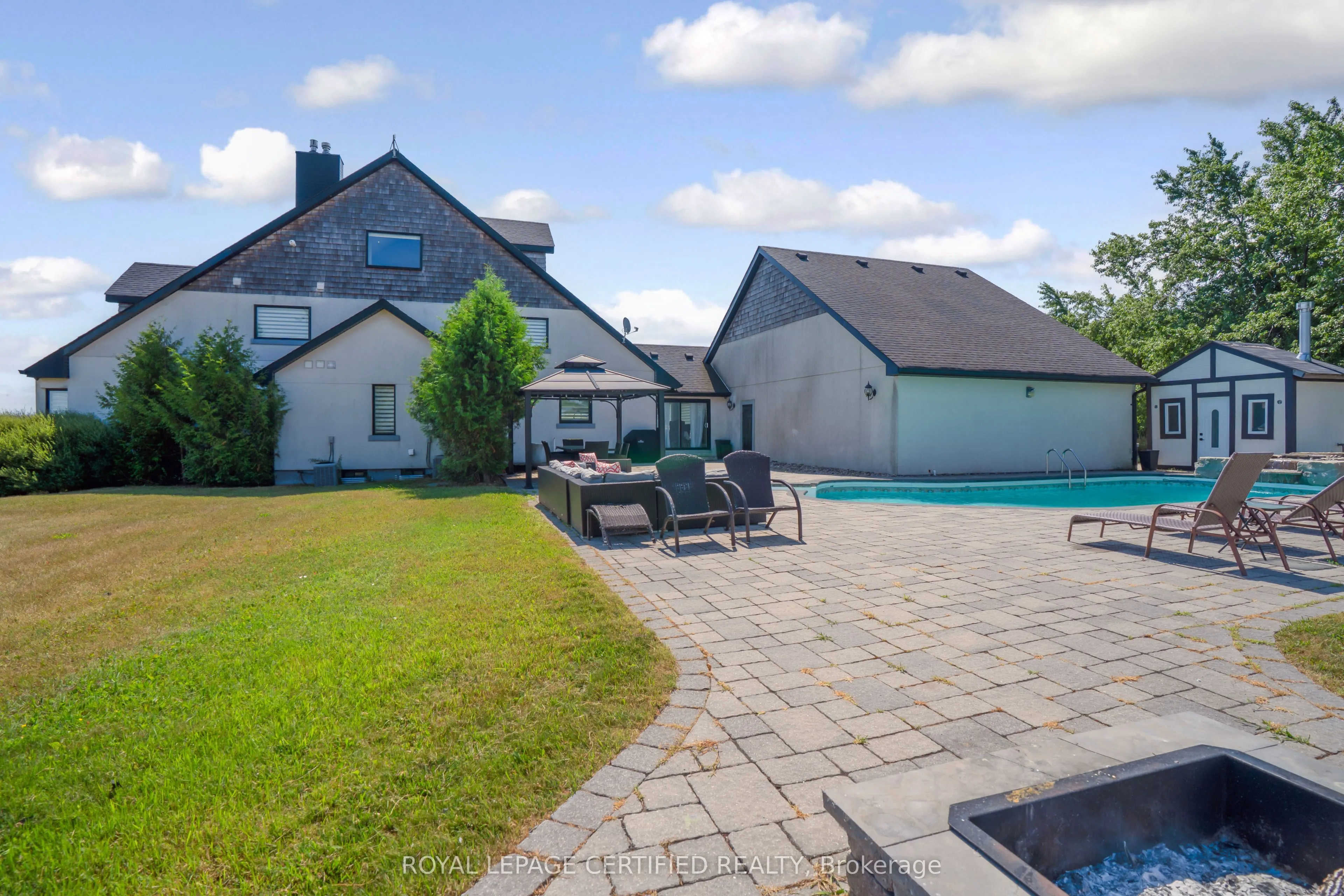 9170 Sideroad 27