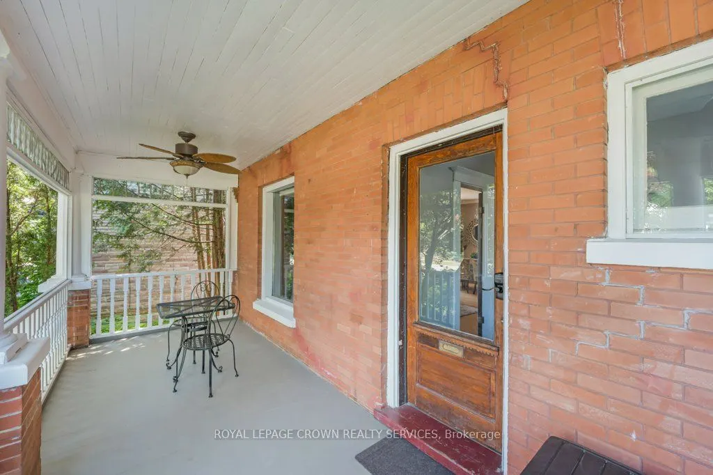 66 Brant Road S