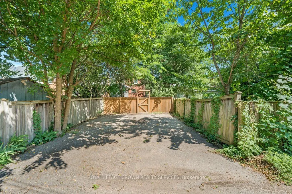 66 Brant Road S