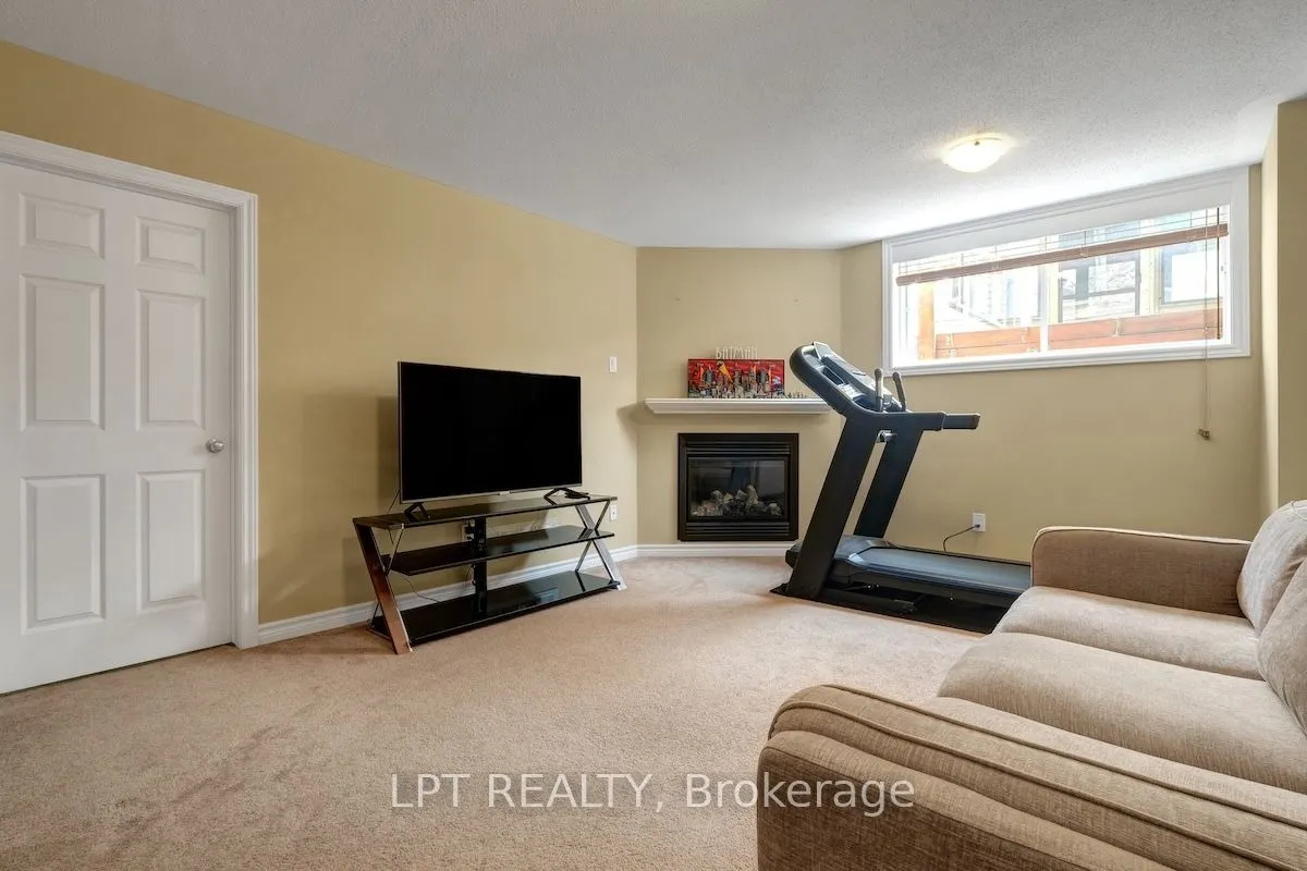 148 Waterfern Way