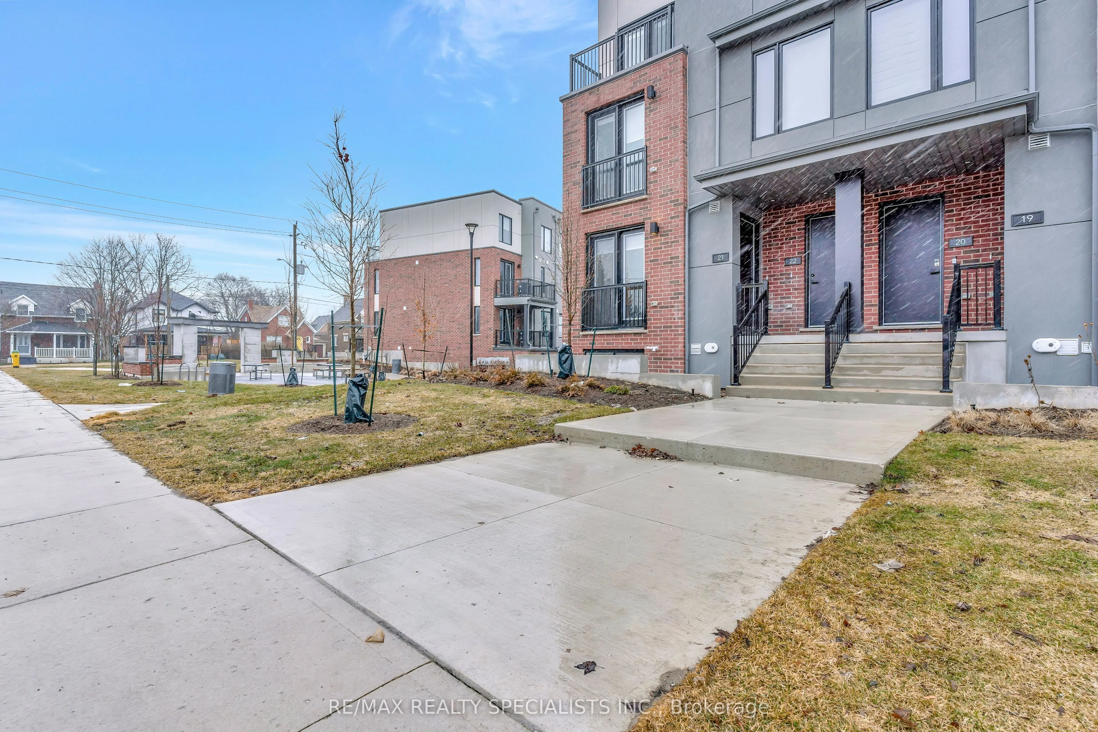 99 Roger Street, #21