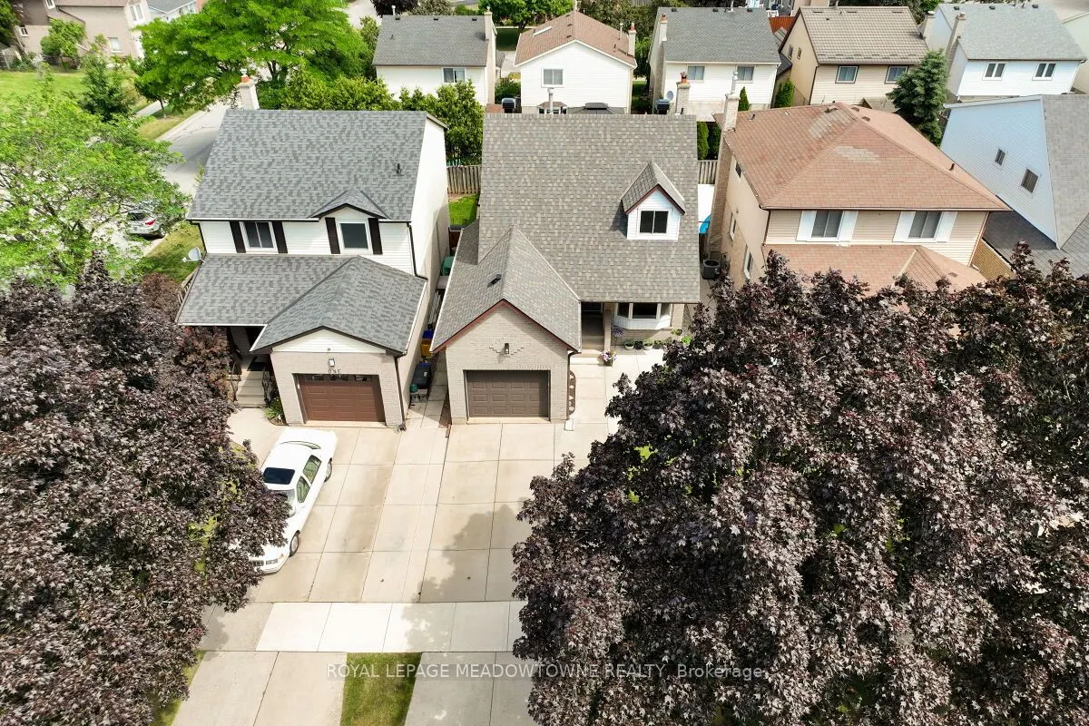 3 Lyton Crescent