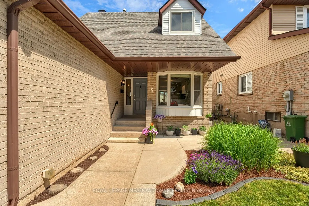 3 Lyton Crescent