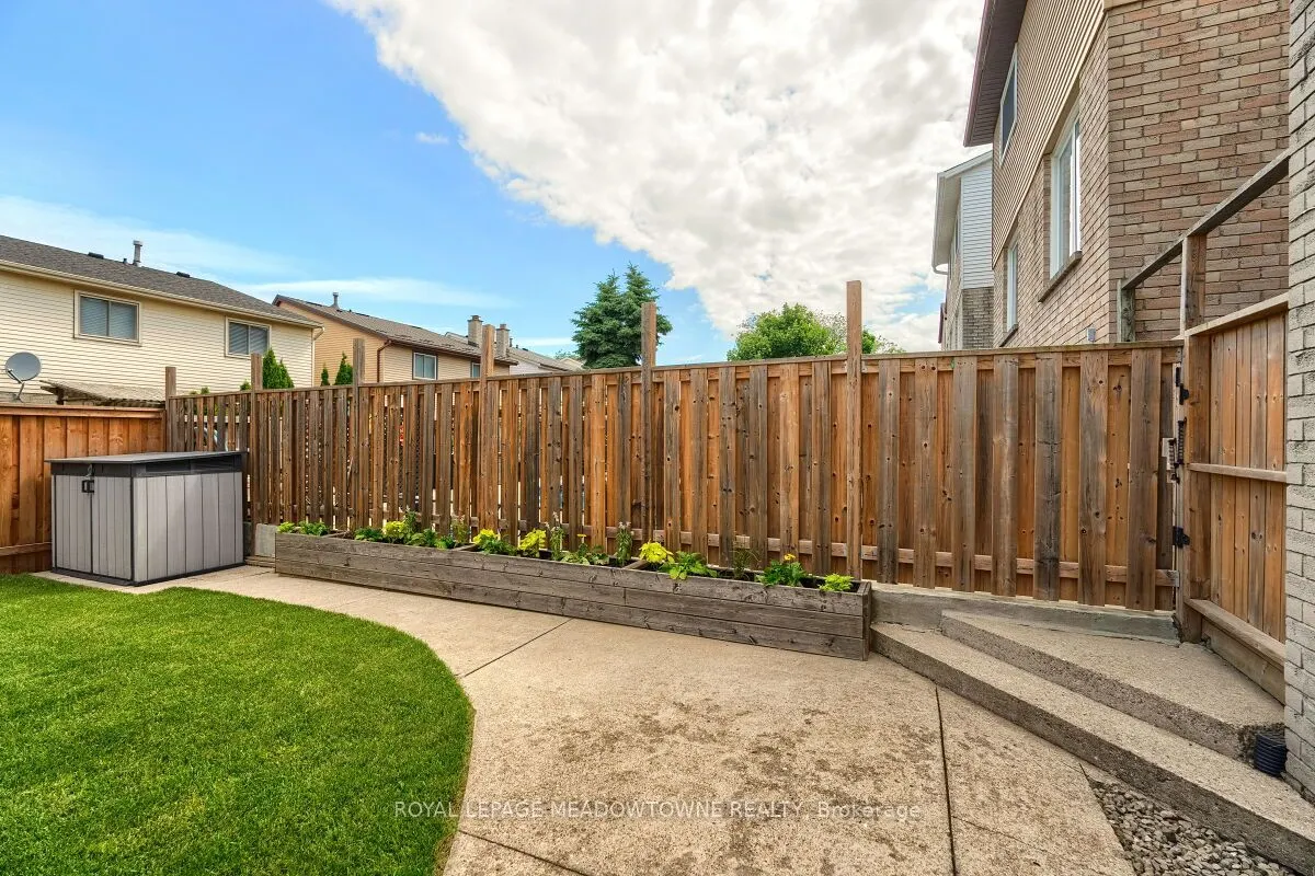3 Lyton Crescent