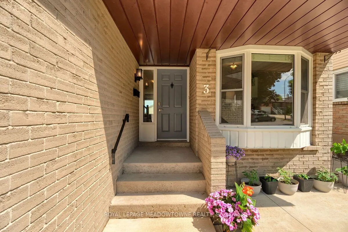 3 Lyton Crescent