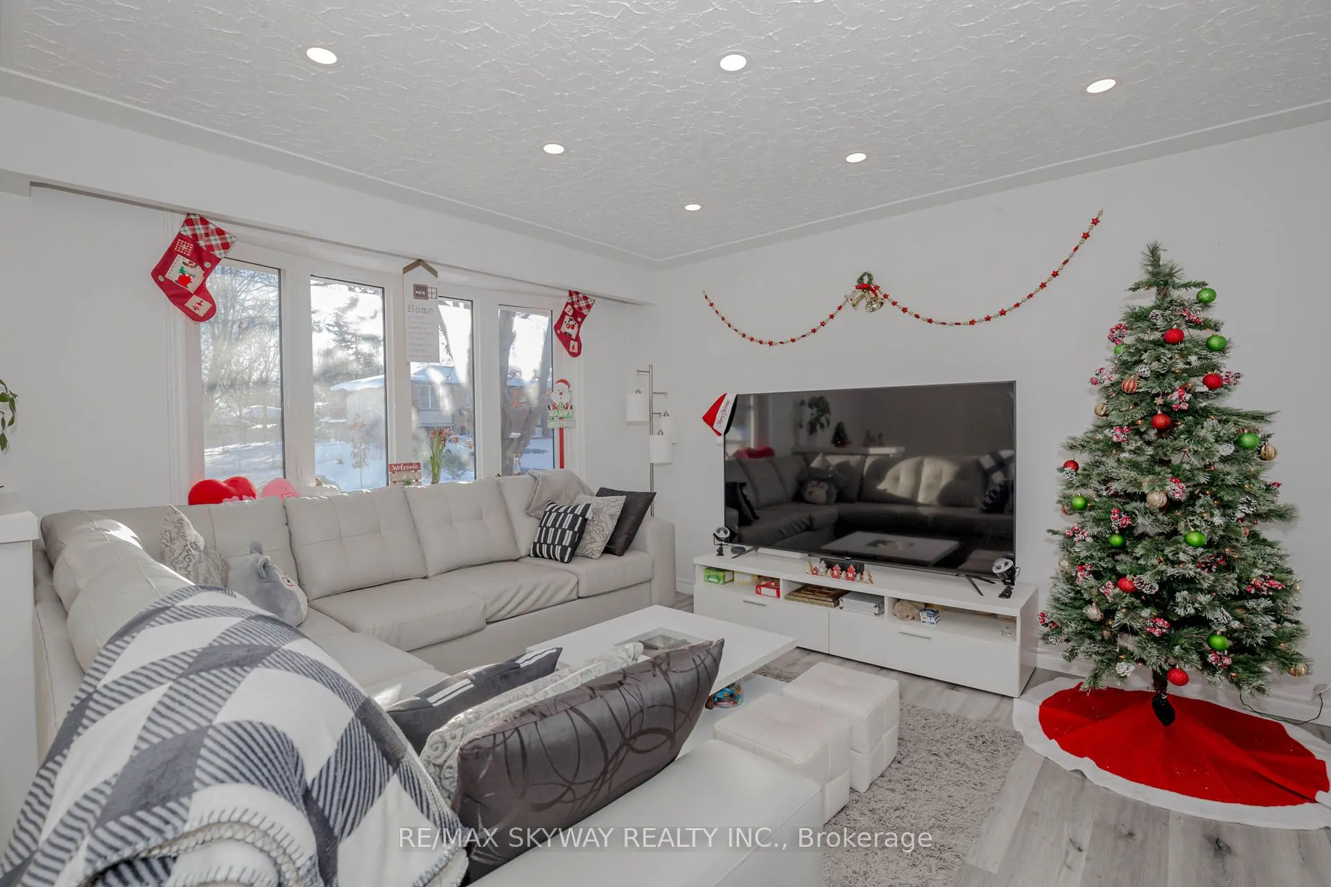 512 Glendene Crescent