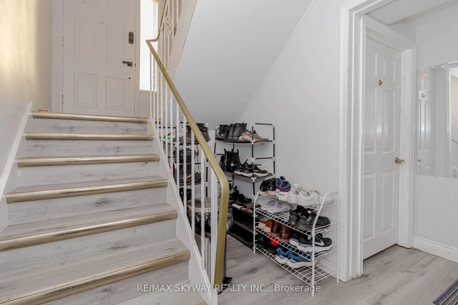512 Glendene Crescent