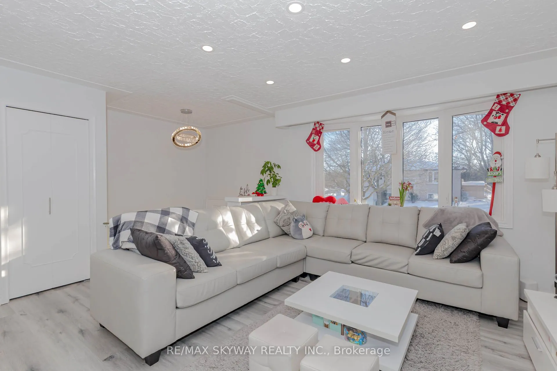 512 Glendene Crescent
