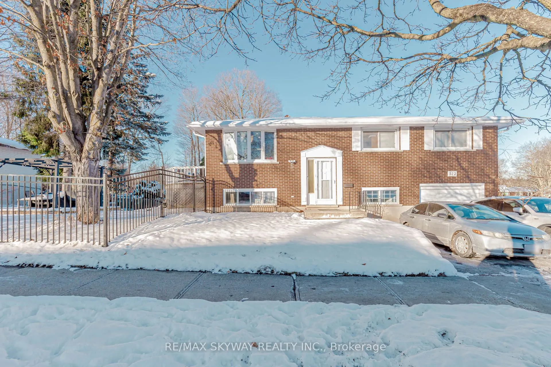 512 Glendene Crescent