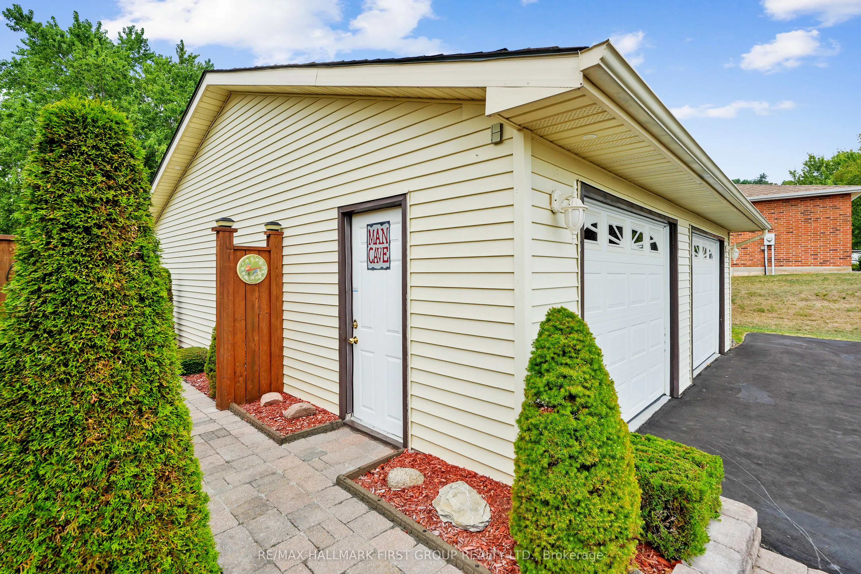 8266 Albert Court