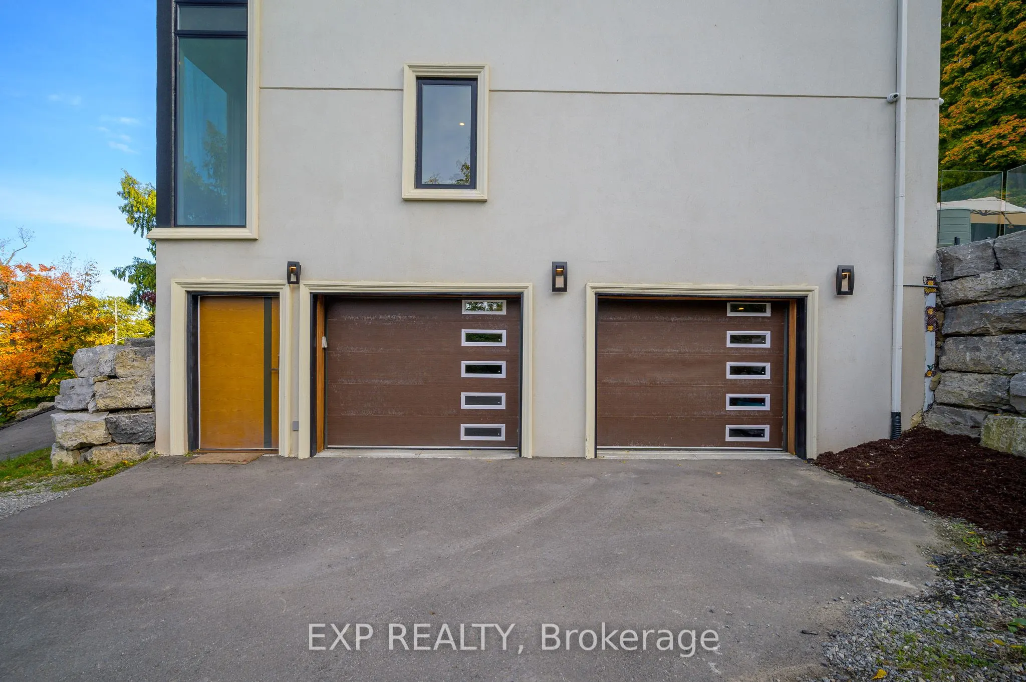 237 MAIN Street W, #B