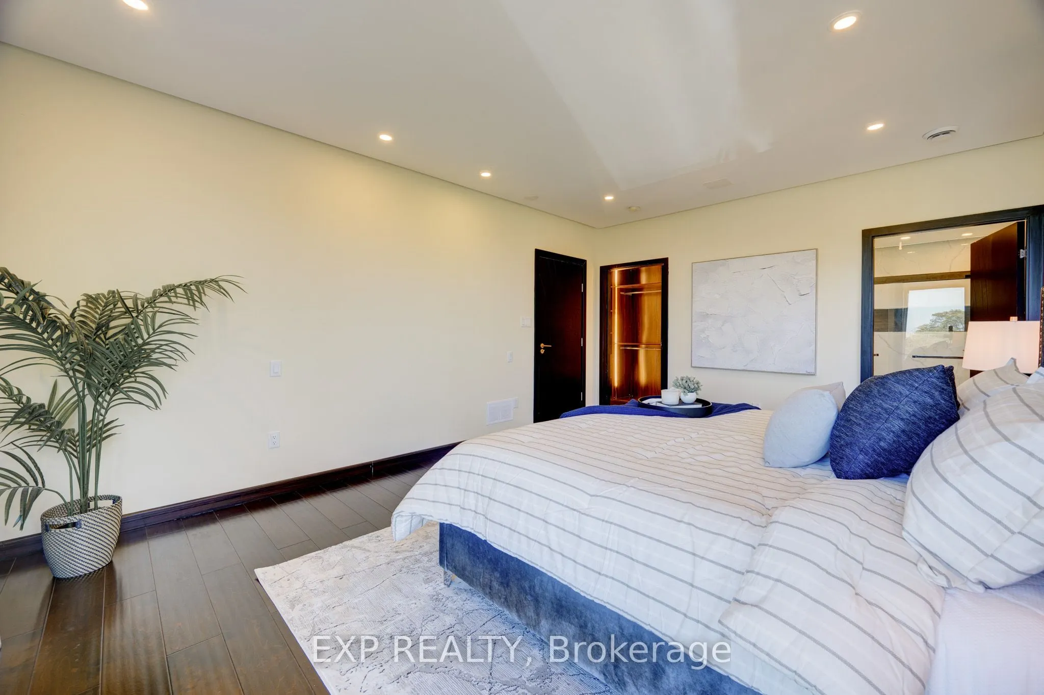 237 MAIN Street W, #B