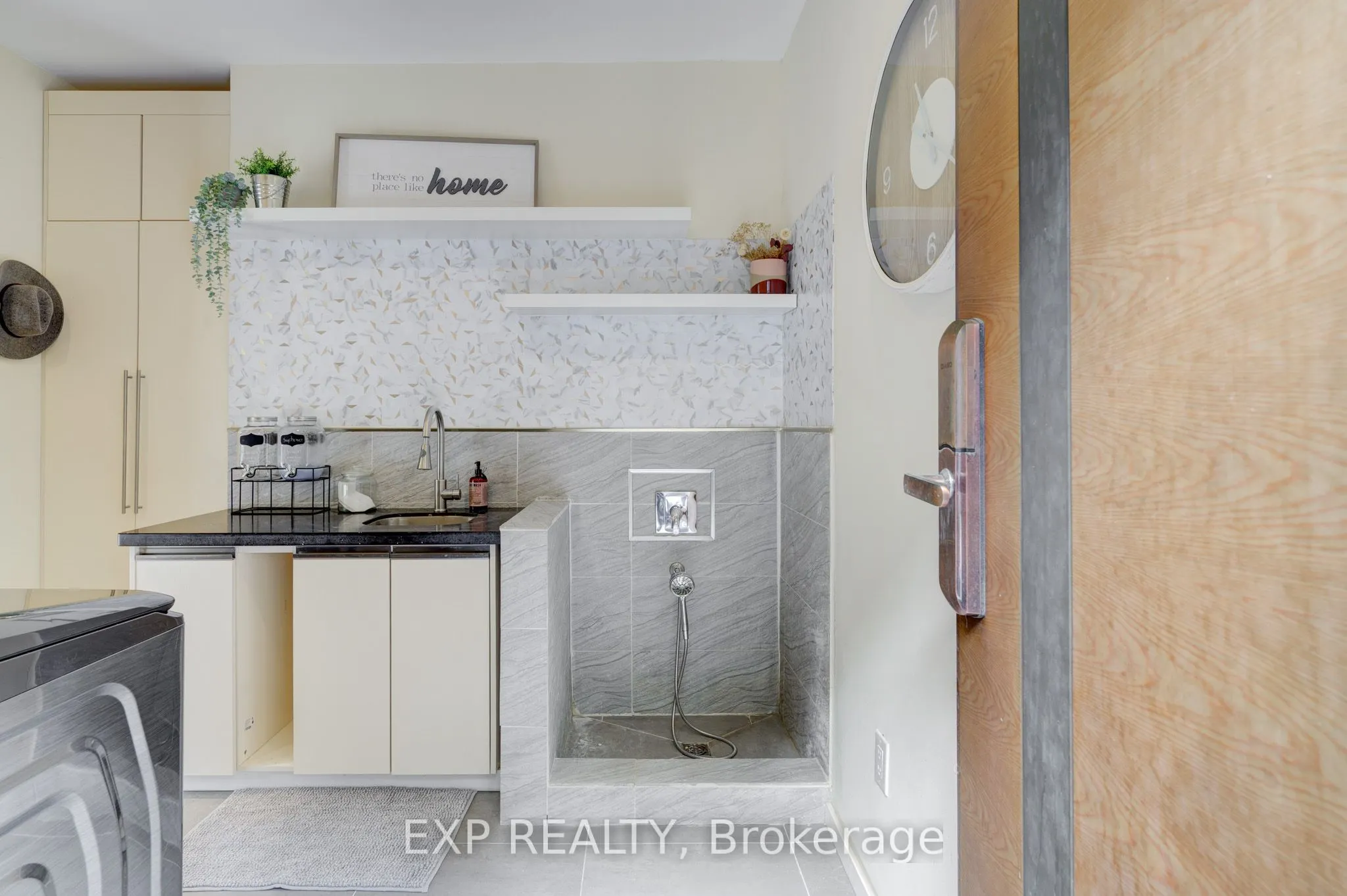 237 MAIN Street W, #B