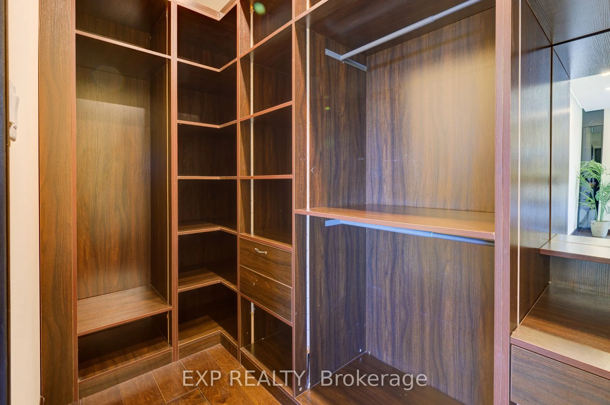 237 MAIN Street W, #B