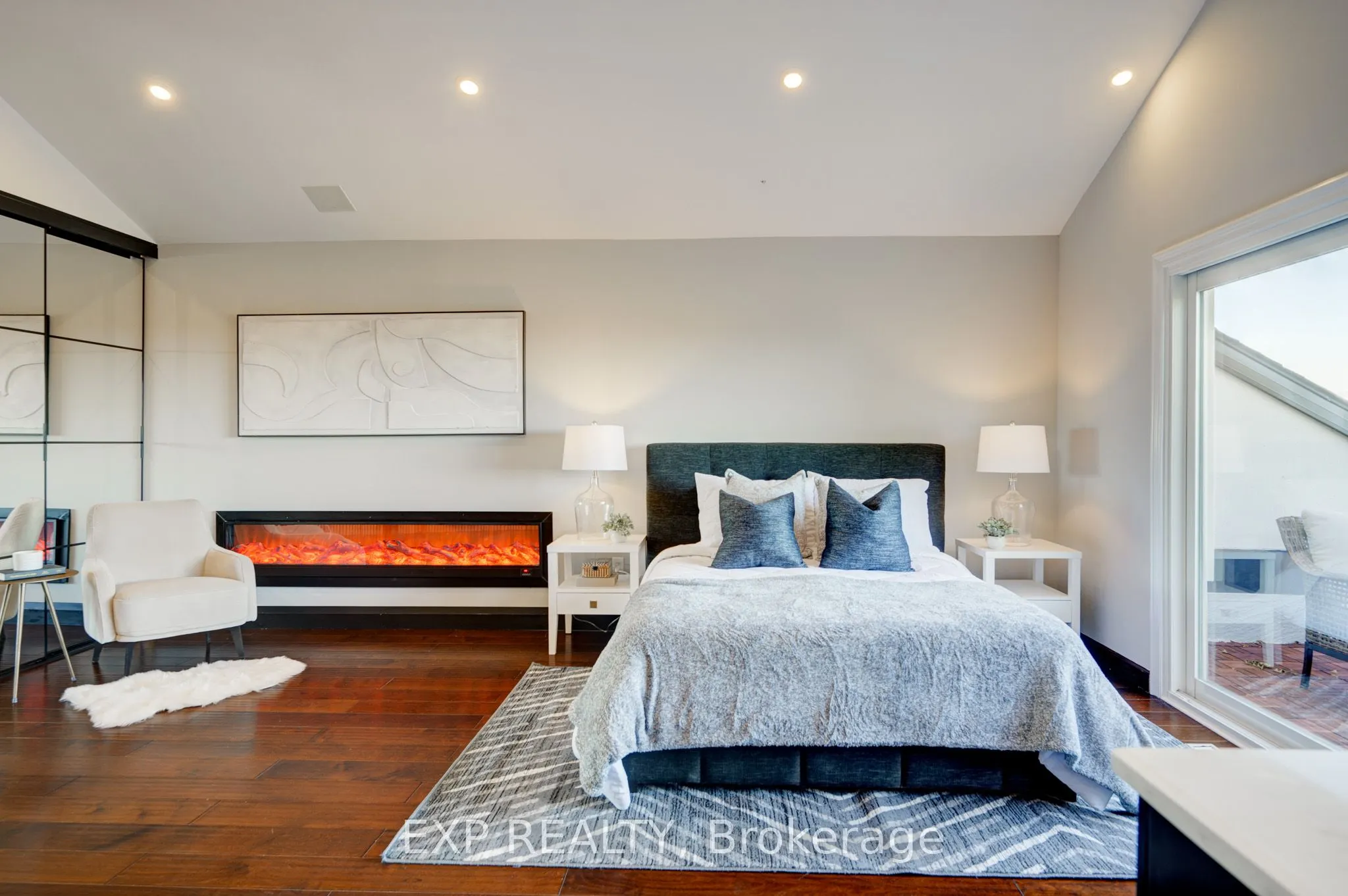 237 MAIN Street W, #B