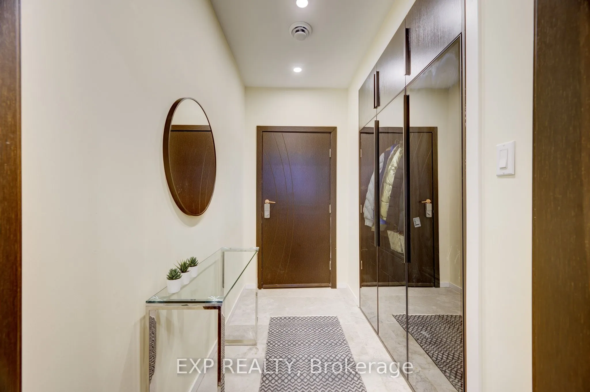 237 MAIN Street W, #B