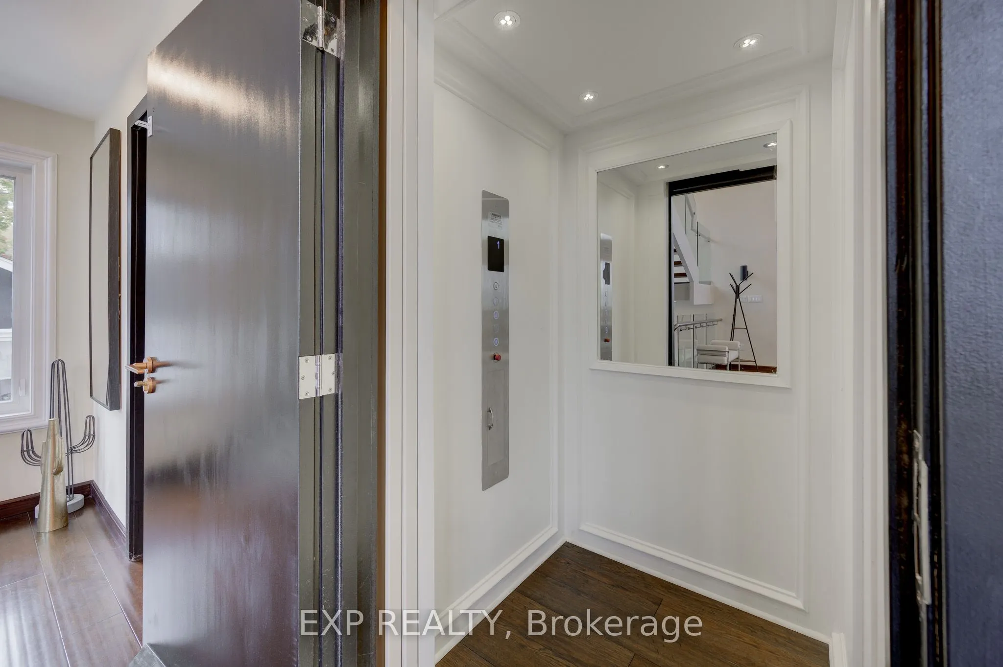 237 MAIN Street W, #B