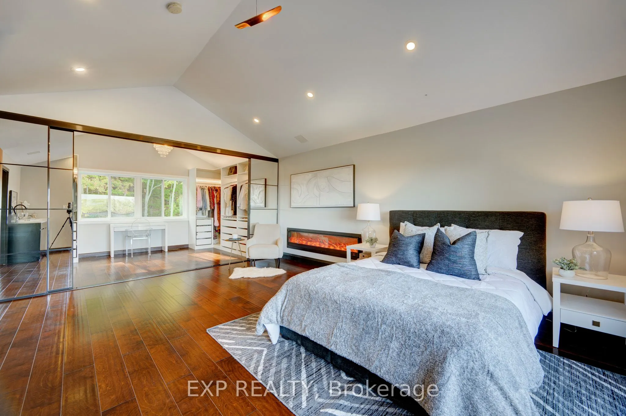 237 MAIN Street W, #B