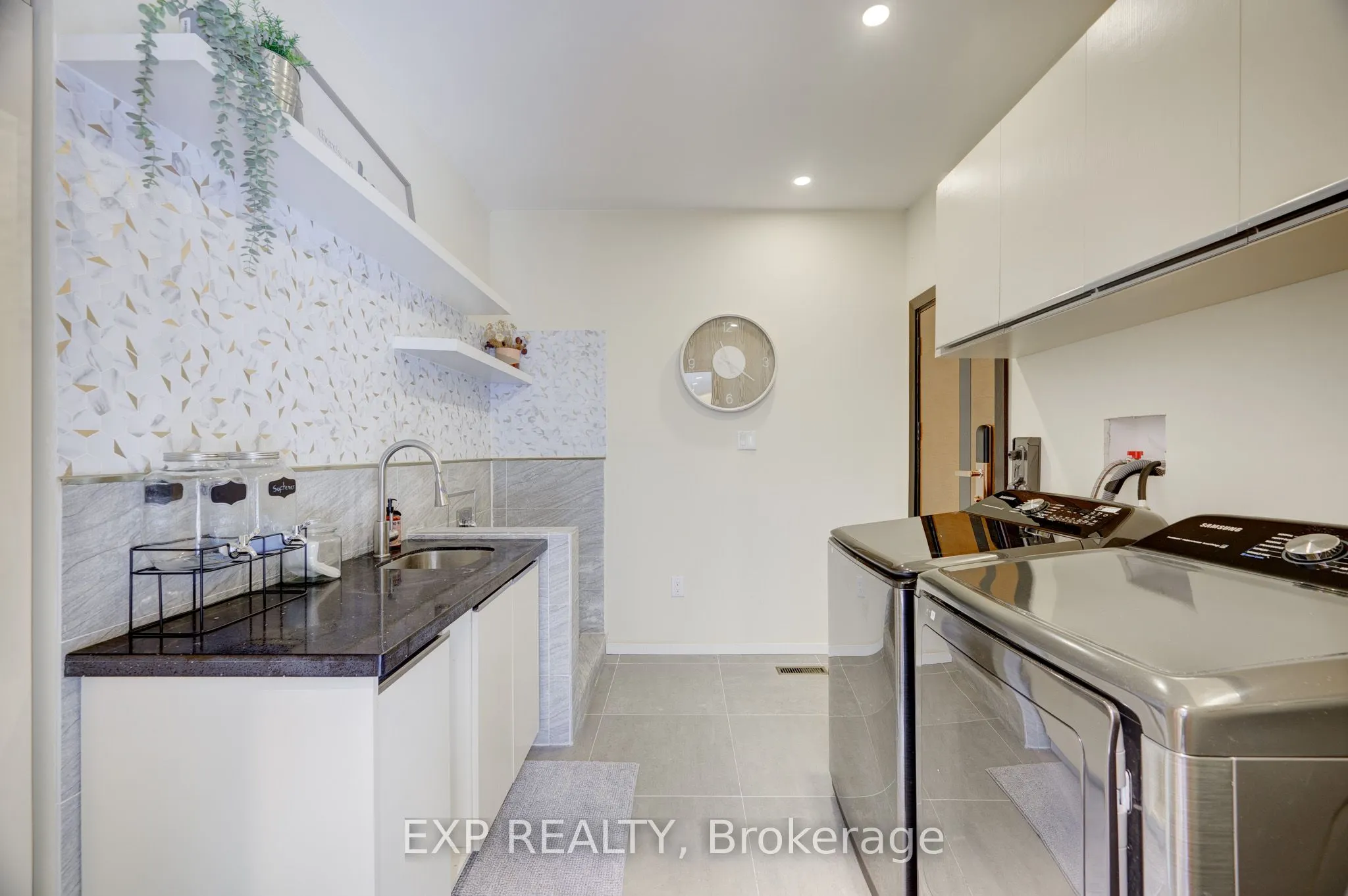 237 MAIN Street W, #B