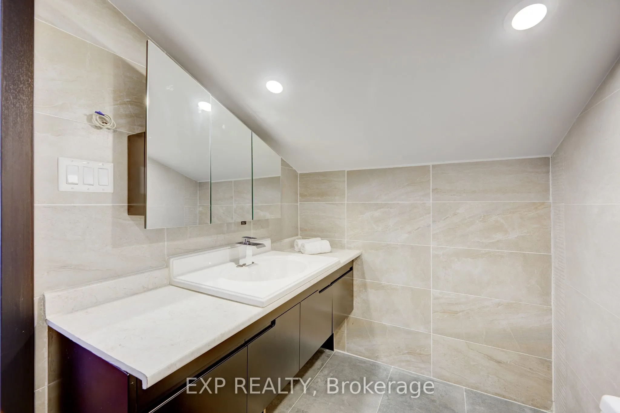 237 MAIN Street W, #B