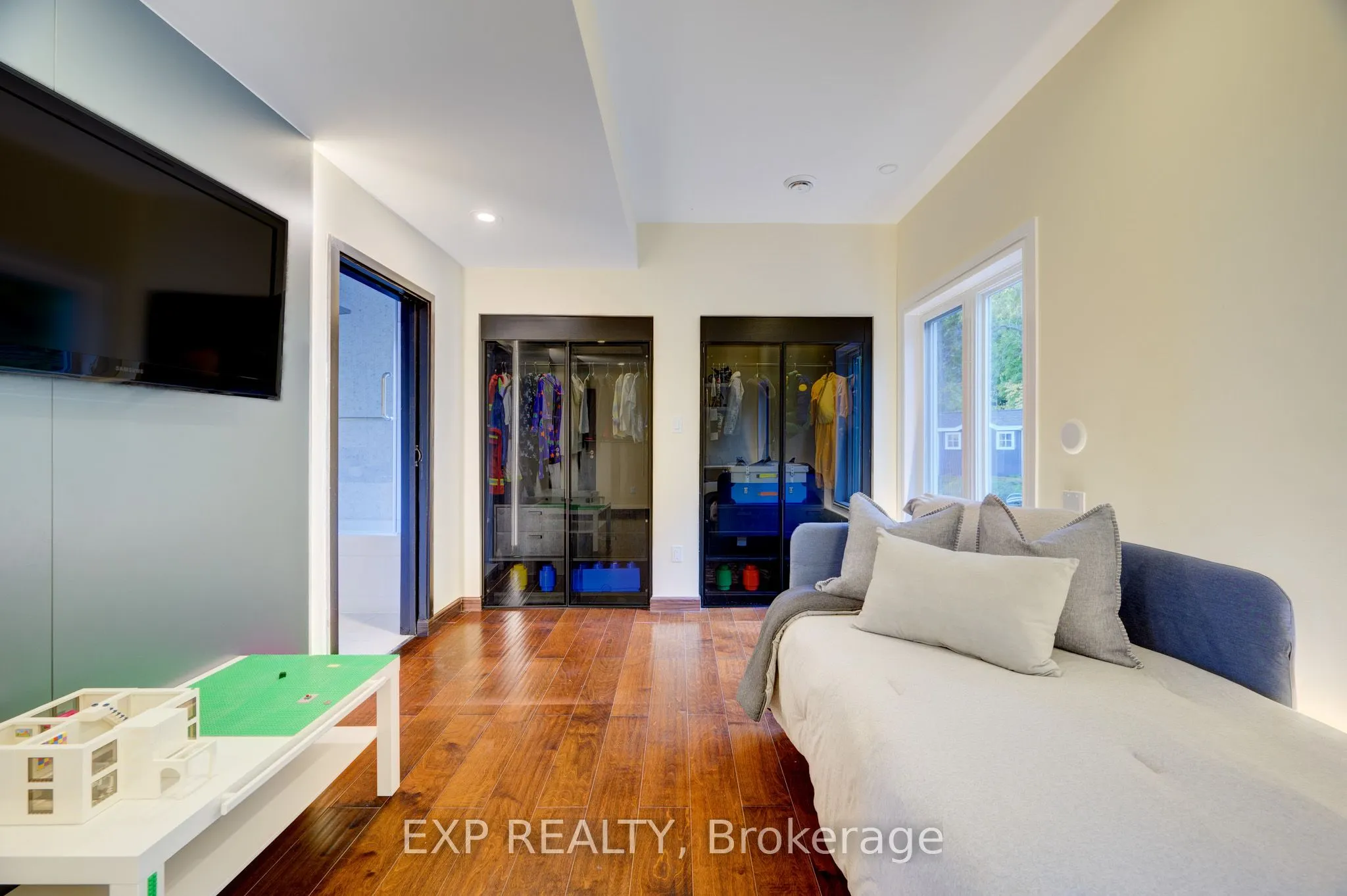 237 MAIN Street W, #B