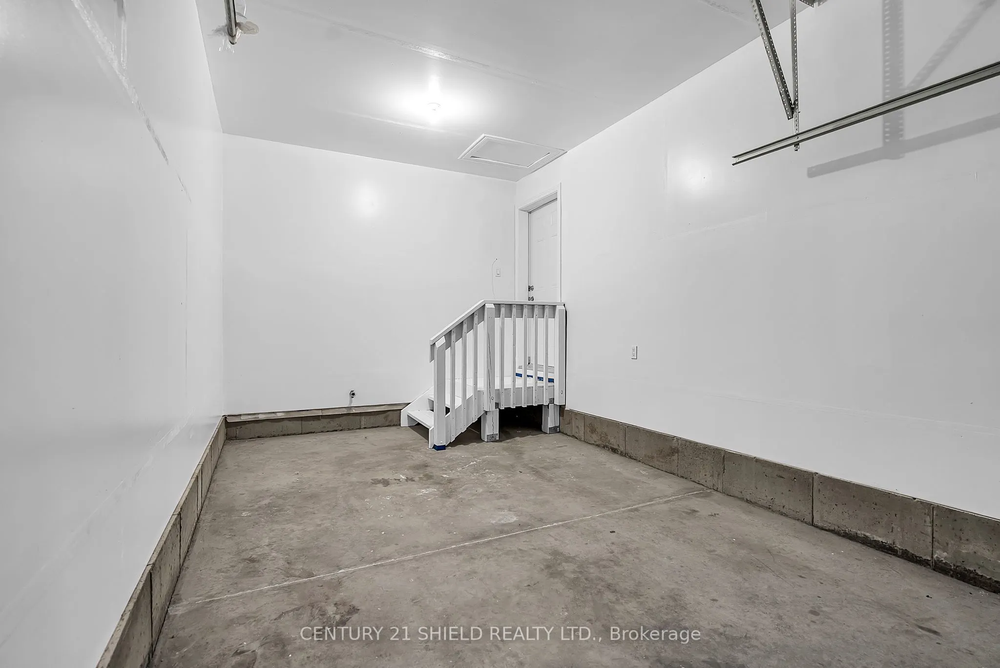 225 Third Street W