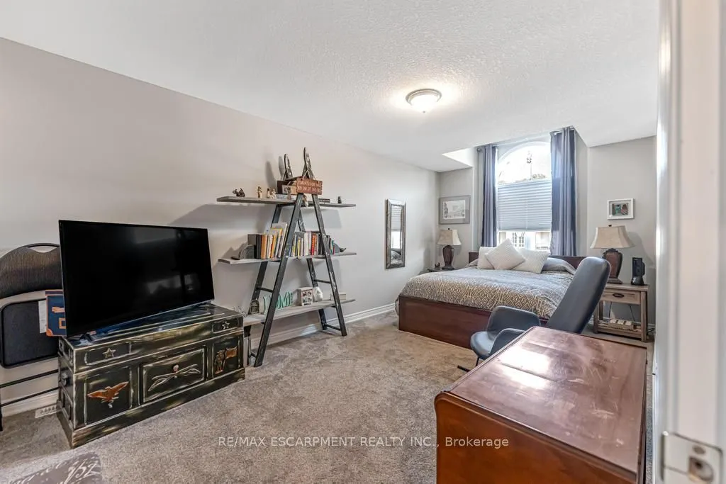21 Forest Valley Crescent, #44