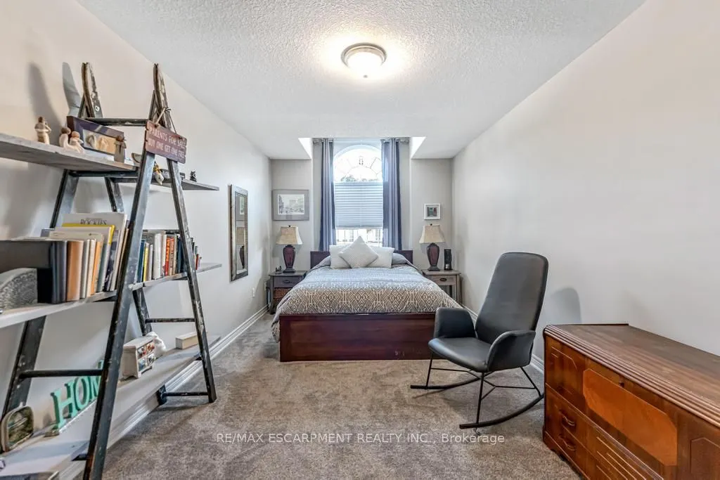 21 Forest Valley Crescent, #44