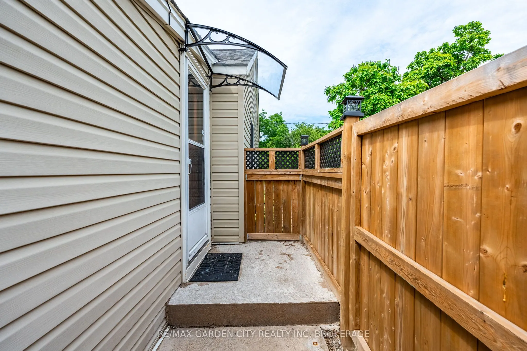 18 Glen Avenue