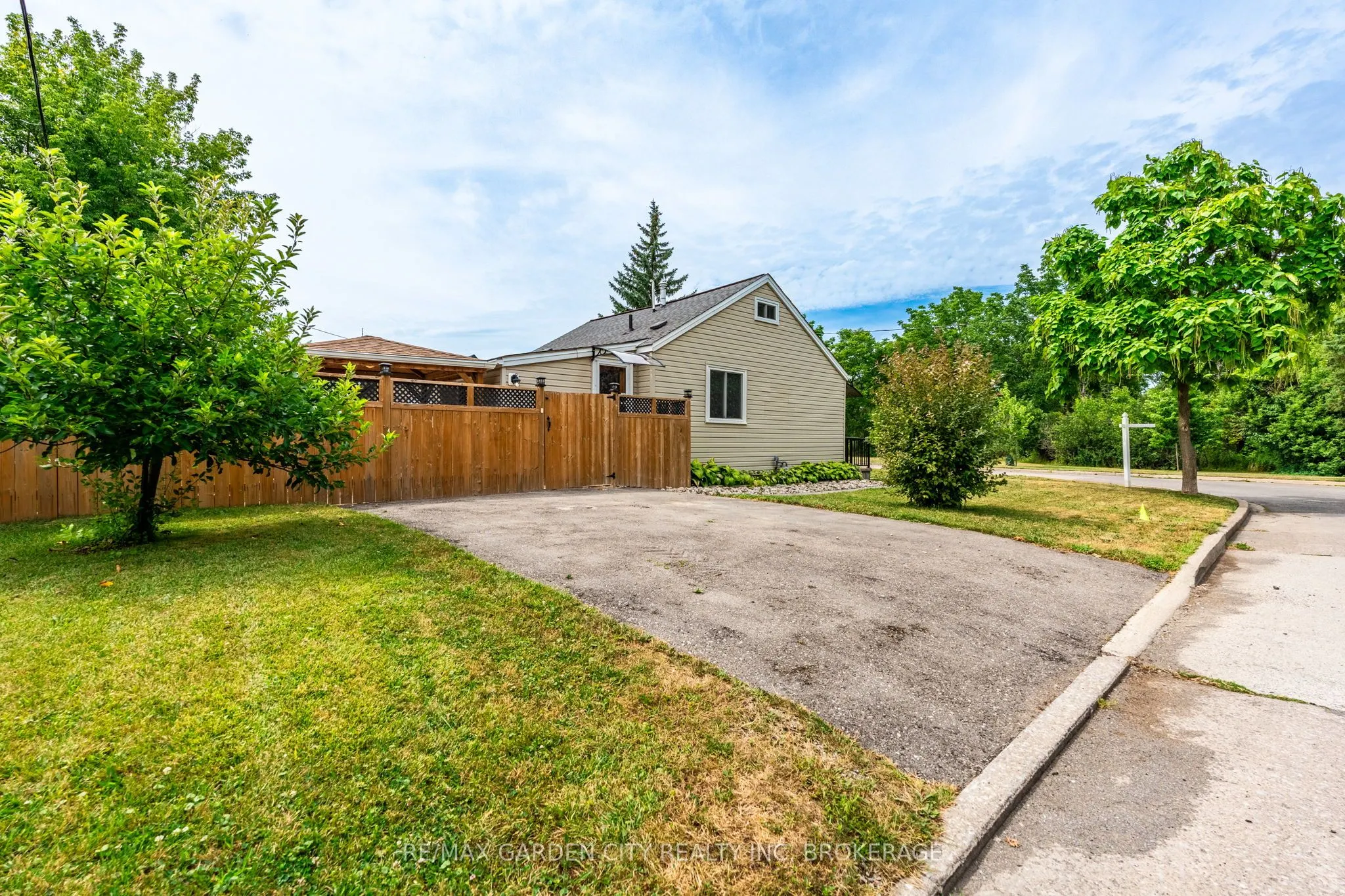 18 Glen Avenue