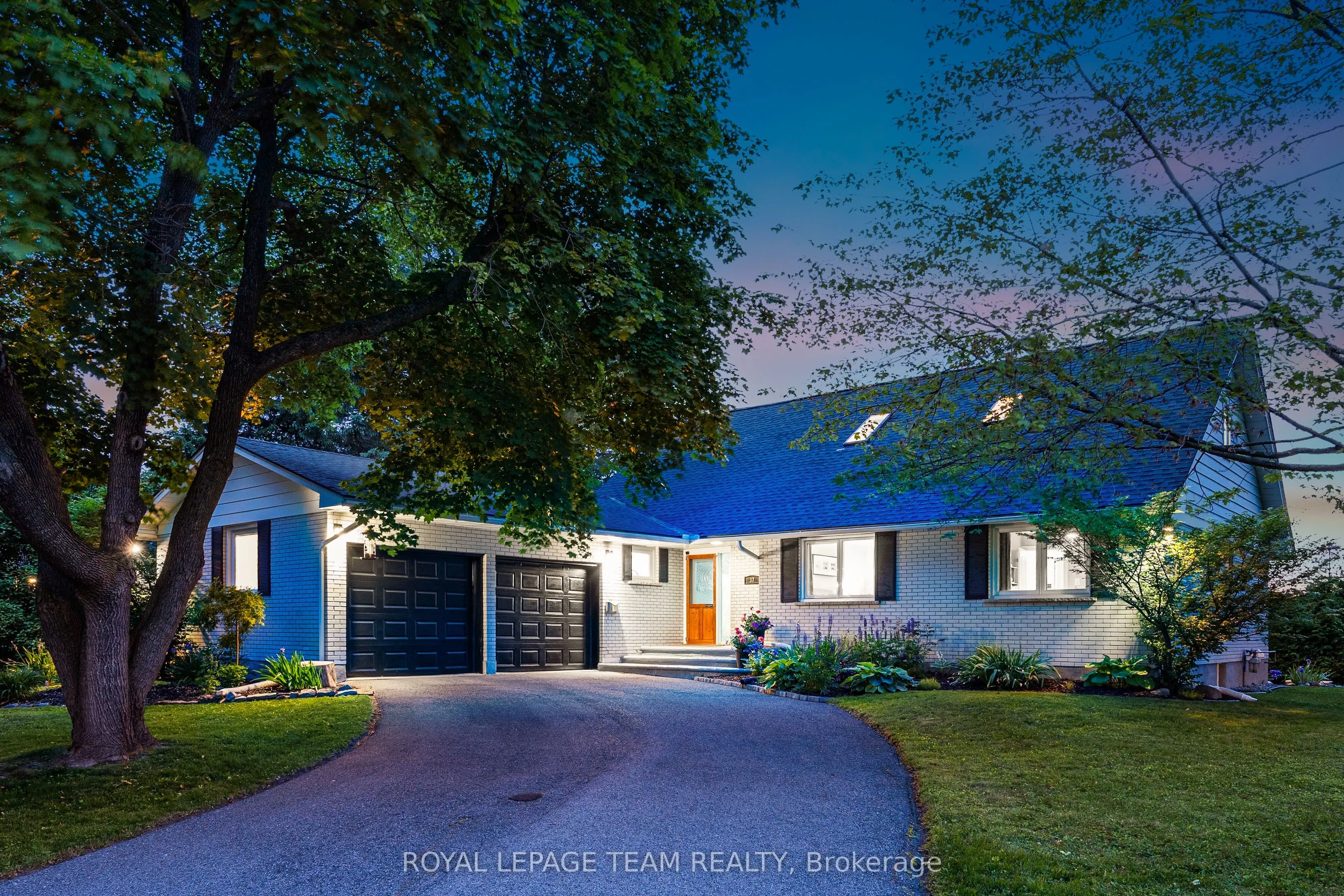 37 PROMENADE Avenue