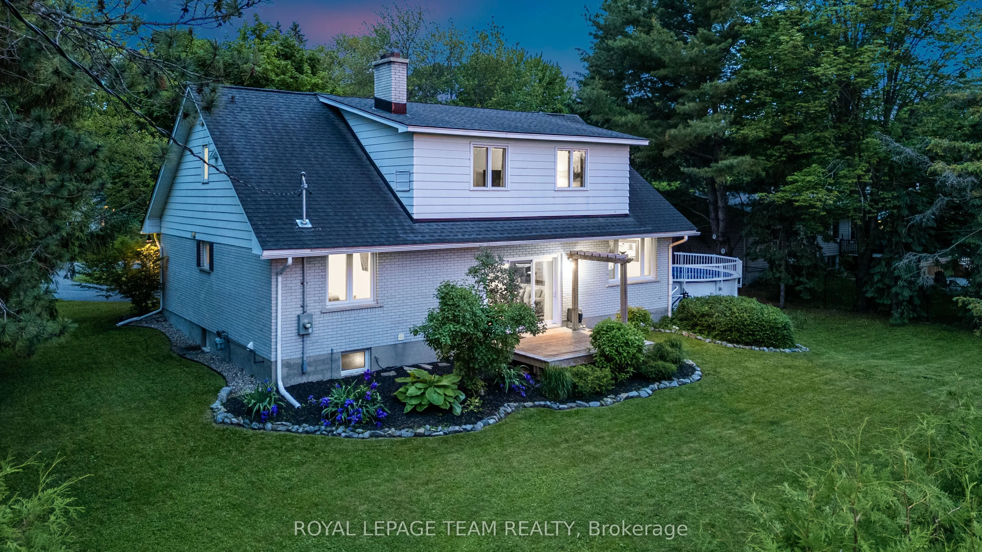 37 PROMENADE Avenue