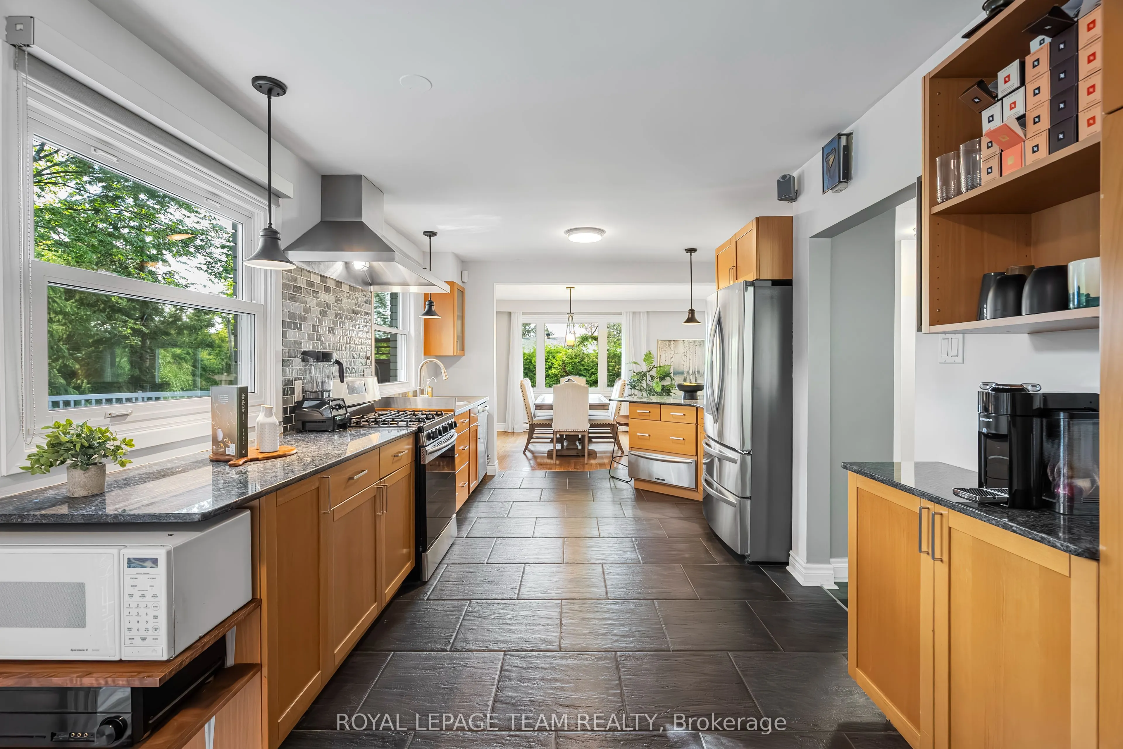 37 PROMENADE Avenue