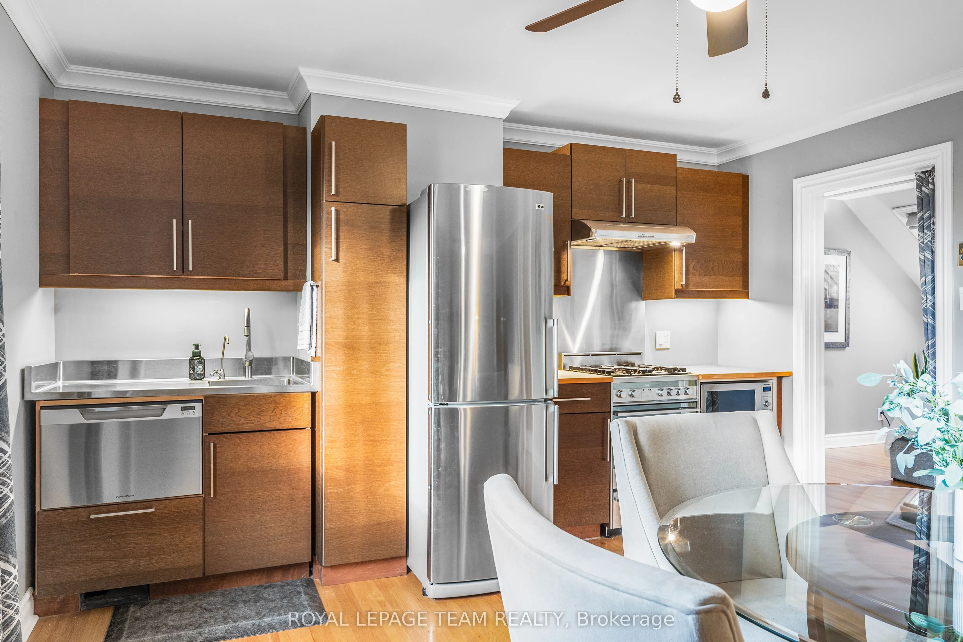 37 PROMENADE Avenue