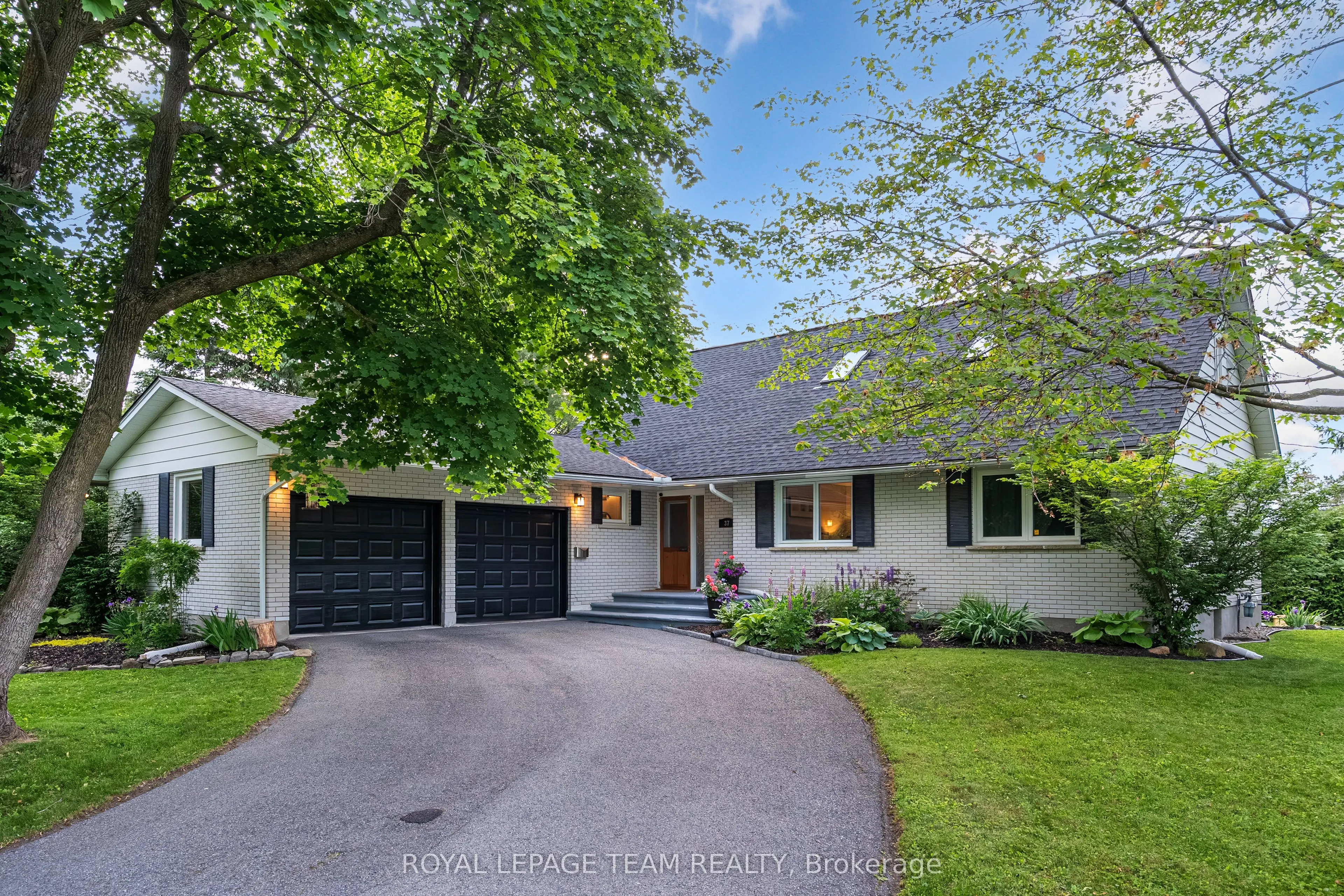37 PROMENADE Avenue