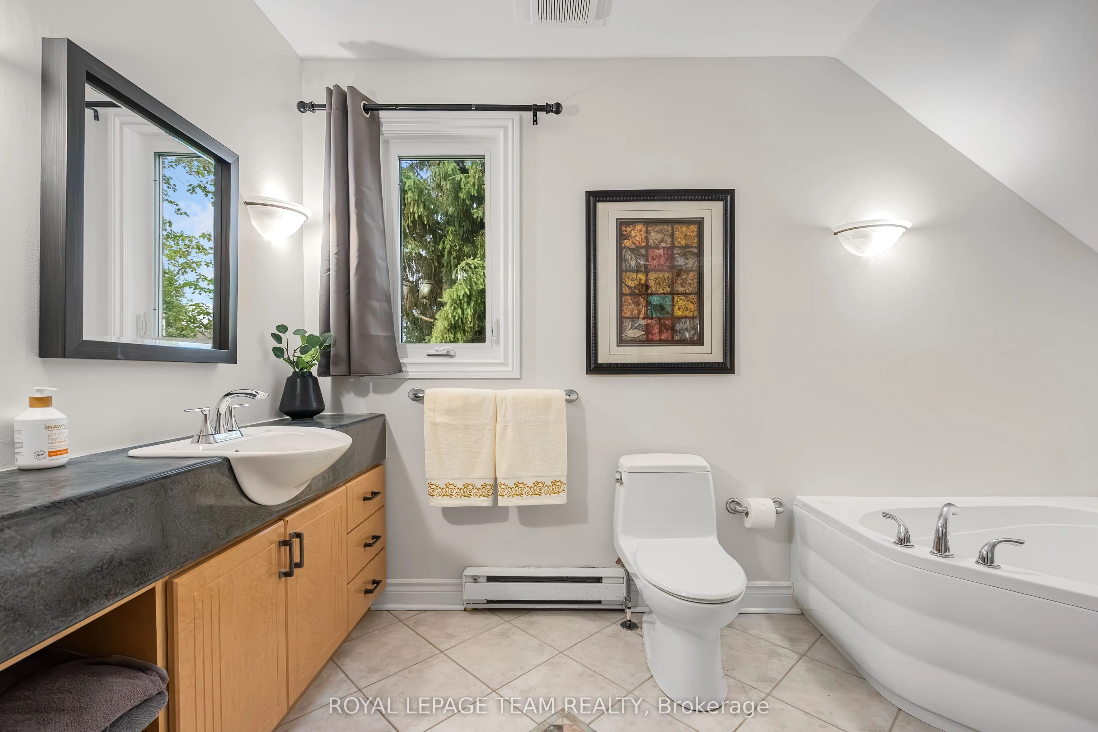 37 PROMENADE Avenue